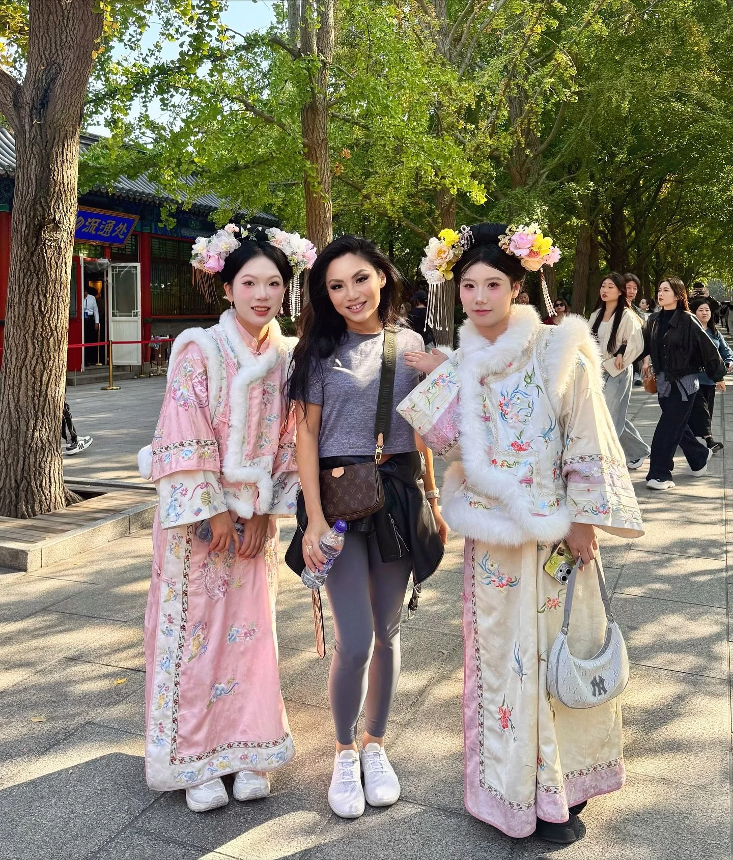 Today ❤️ Morning Band Trip to Lama Temple, and Evening 3rd sold-out show here in Beijing! Thank you @ninetreasures for inviting me to join this adventure 🫶🏼

Show 📷 by @hattoo_xatyy