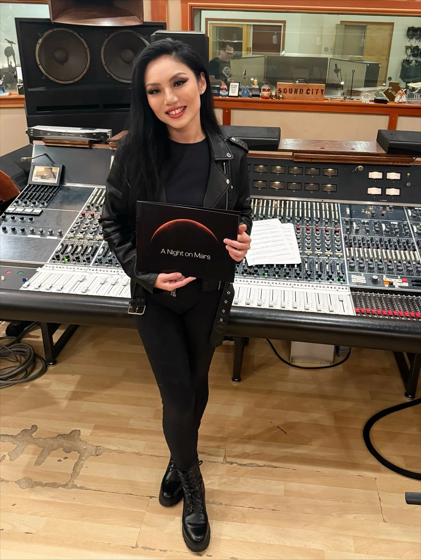 Recording on a very special project &ldquo;A Night on Mars&rdquo; yesterday with @richardtozzoli at Sound City Studios 
🚀 ✨ 🪐