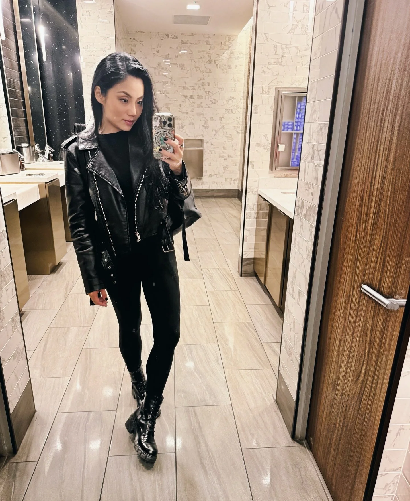 Airport Bathroom Selfie Time 🤪 Nashville ✈️ Los Angeles for 24 hours to repack then off to Paris 🚆 London 🚆 Annecy 🚆 Paris for a combined work/vacation trip 🎶🙏🏼