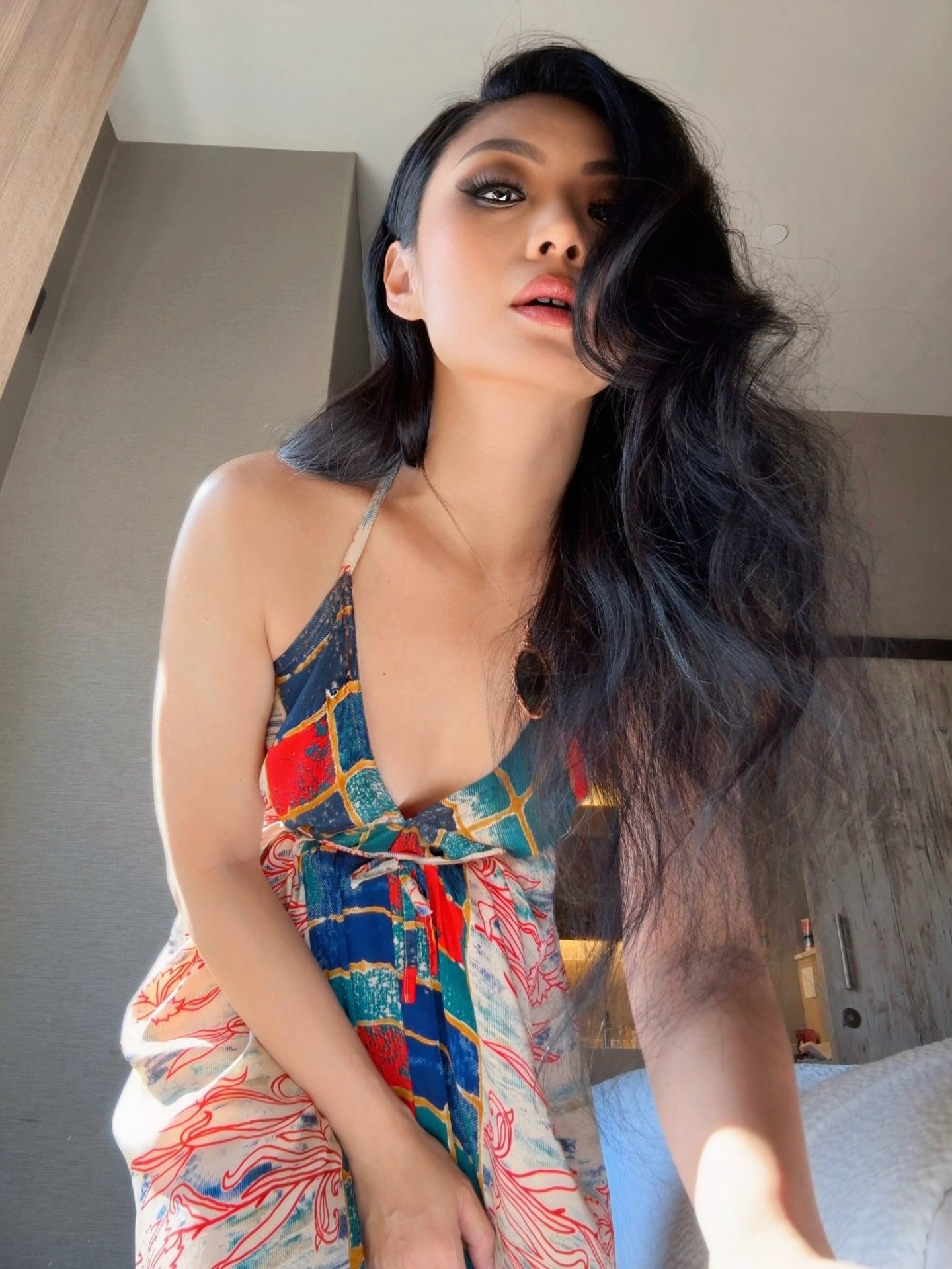 Sunday morning on Planet Earth, where the canyons glow like the surface of a forgotten planet and Zion hums softly beneath a vintage sun. 🏜️ 

🎵 Earth by @tinaguo @thewaterphoenixofficial