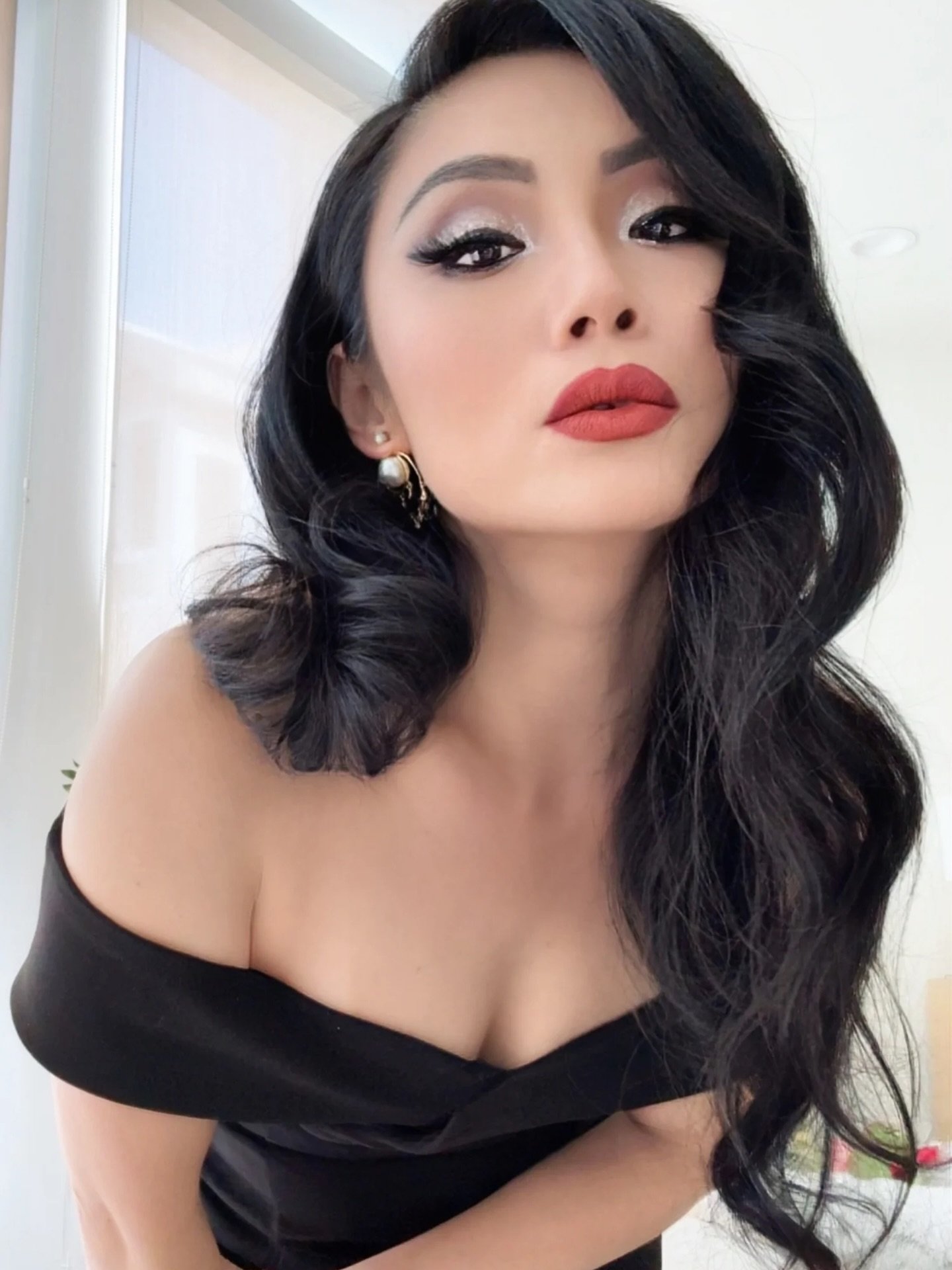 🚨 NEW DROP! 10 BRAND NEW autographed 8x10&rsquo;s.  Limited Run and each piece is personally signed.  Available now @ TinaGuo.com 🖊️📸
#Autographed #TinaGuo #Memorabilia #SignedPhoto #MerchStore