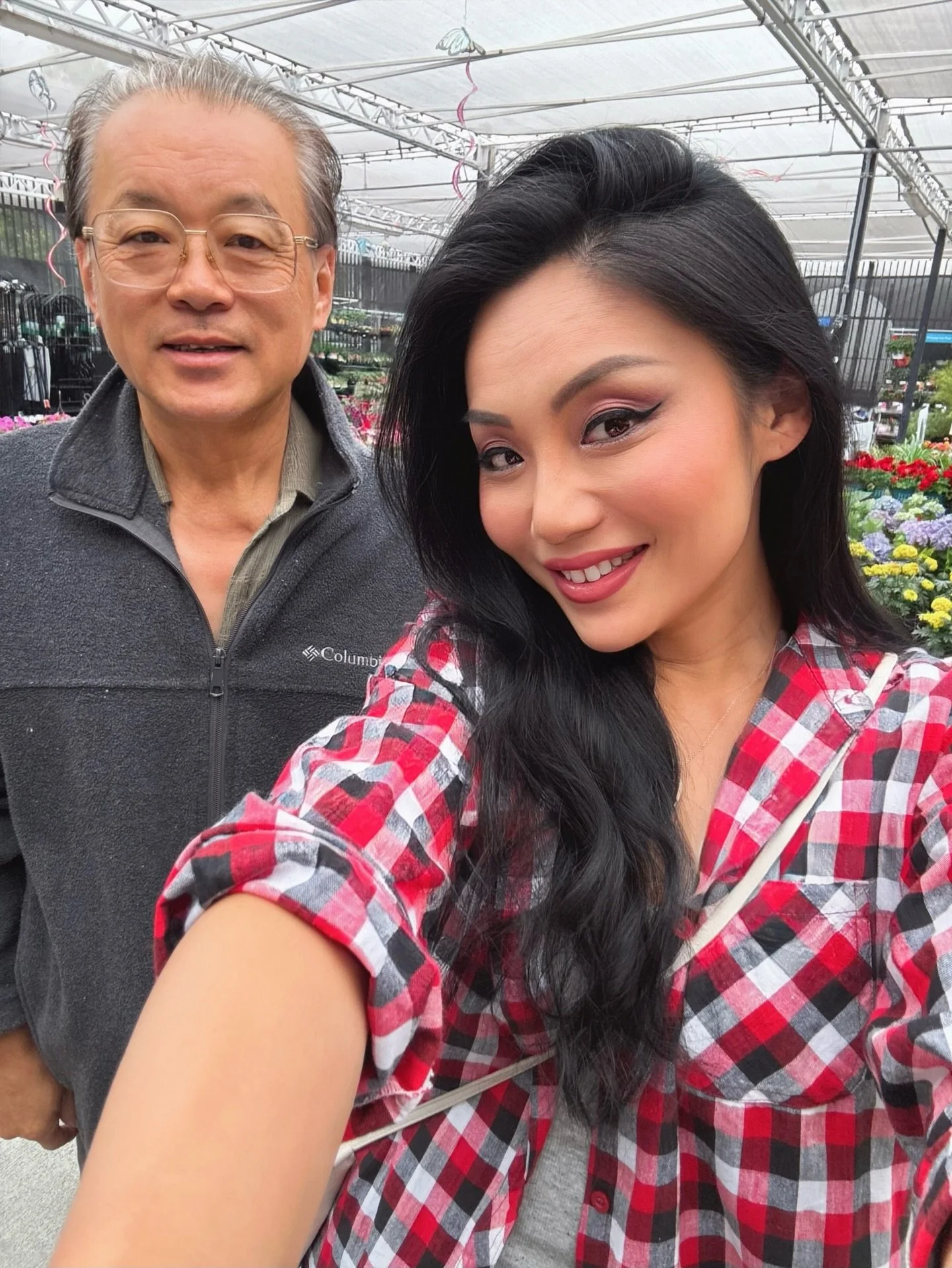 Morning Farm Supply Run with Dad! 🐓👩&zwj;🌾 👨&zwj;🌾🦆 
Getting feed, wood chips, lumber 🪵 &amp; there&rsquo;s a sale on fertilizer, yay! 😁💩

#70yearsold #RicePower #CelloPower