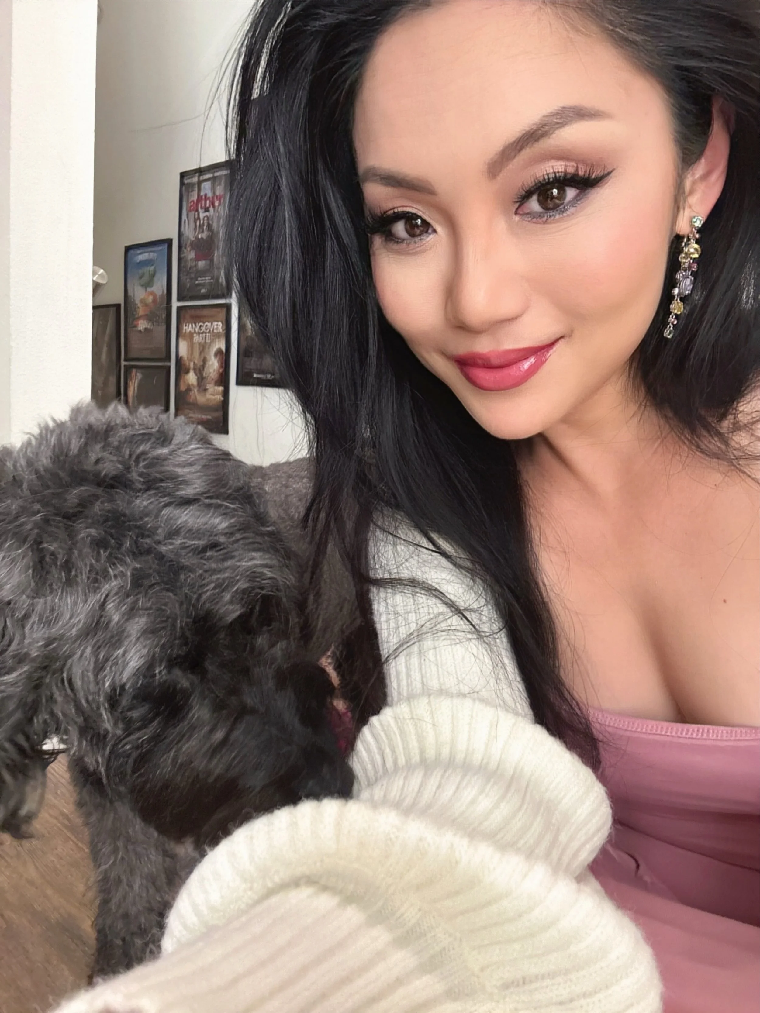 Hi ☀️ Can you guess what Pizza &amp; I are up to today? 
Mommy &amp; Dogter 🖤