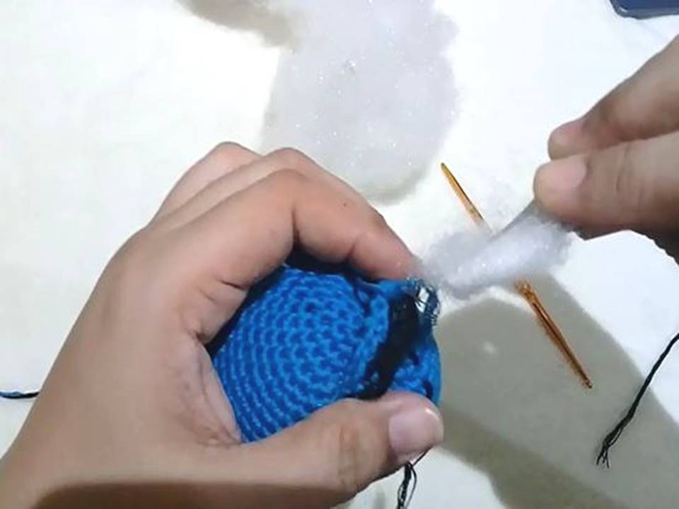 Put a small quantity of polyfill to shape the beak