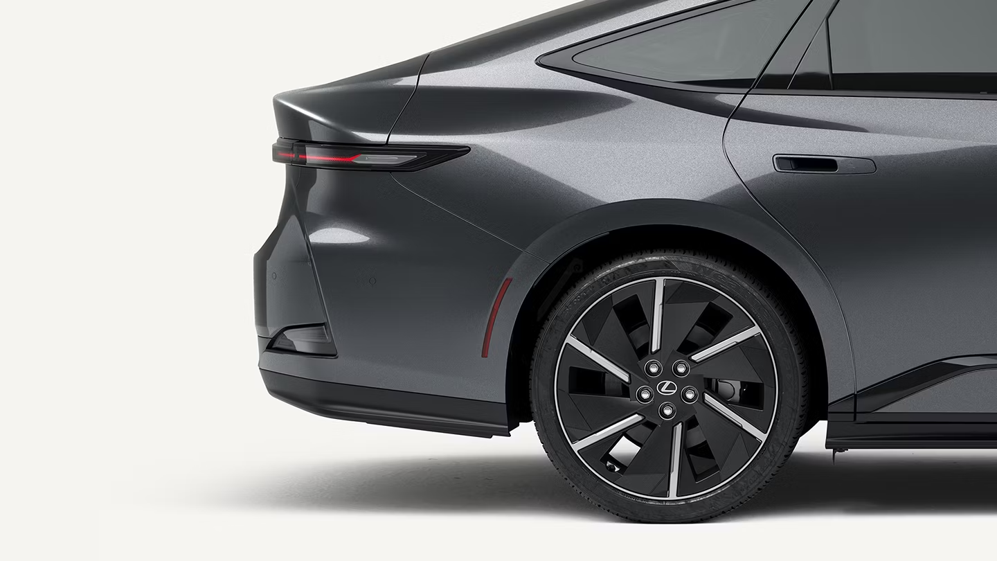 Lexus-ESV-ext-gallery-9-desktop-1440x810-LEX-ESV-MY26-0042.png