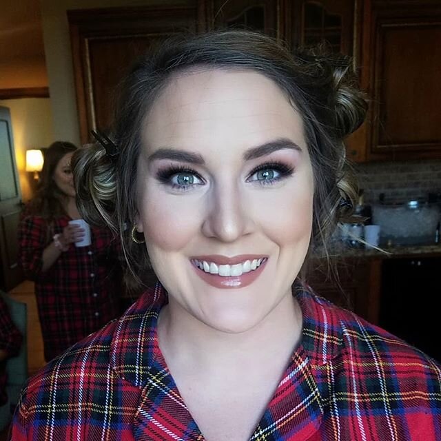 Happy Bridesmaid! 😊💄#austinbride #austinwedding #makeup #makeupartist #austinmakeup #wedding #austinairbrushmakeup #makeupatx #makeupartistworldwide #austinmakeupartist #austinmakeupservices #austinmakeupandhair  #bridesofaustin #austinphotograper 