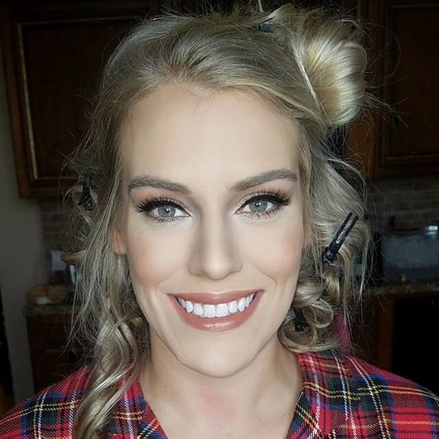 Sister of the Bride makeup. 💄 #austinbride #austinwedding #makeup #makeupartist #austinmakeup #wedding #austinairbrushmakeup #makeupatx #makeupartistworldwide #austinmakeupartist #austinmakeupservices #austinmakeupandhair  #bridesofaustin #austinpho