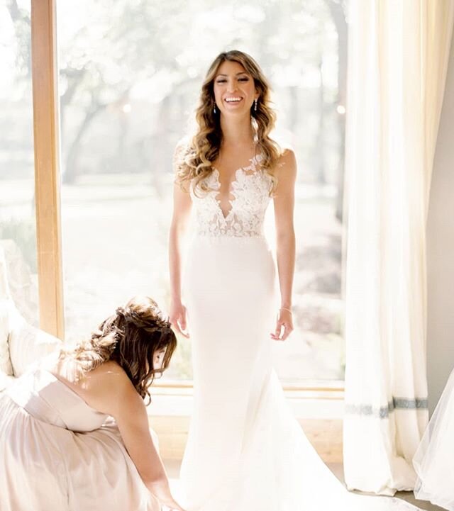 Another stunner Kiana at my favorite venue @canyonwoodridge! Photo by @shalynnelson. #wedding #bride #austinmakeup #austinmakeupartist #austinwedding #airbrushmakeup #texasmakeupartist #austinmakeupandhair #theknotaustin #austinphotographer #austinbr