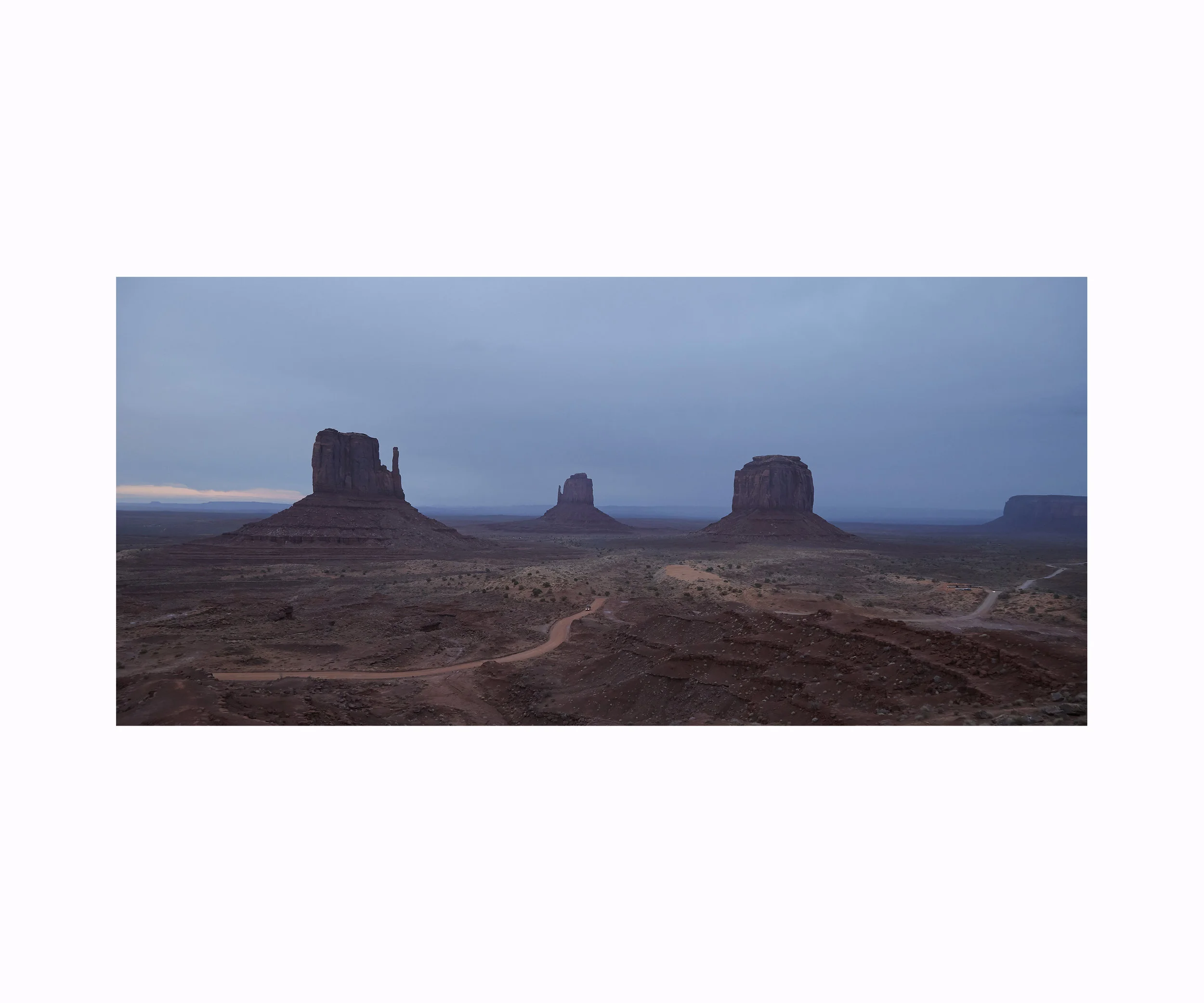 Sean_Graham_New_Logo_FRONT_PAGE_MONUMENT_VALLEY_07.jpg