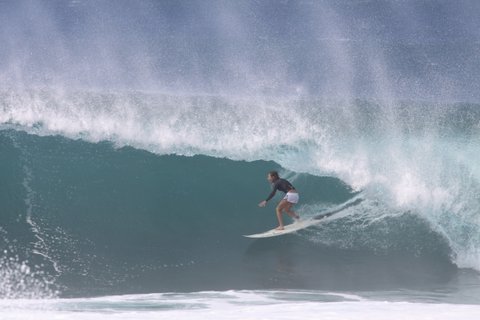 WOMEN WHO SURF - BALLARD AT BACKDOOR