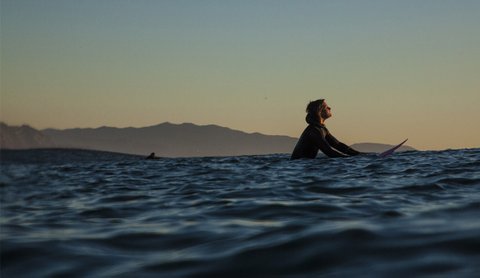WOMEN WHO SURF - BIANCA VALENTI SOAKS UP SUN