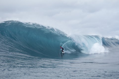 WOMEN WHO SURF - SALLY FITZ AT OURS
