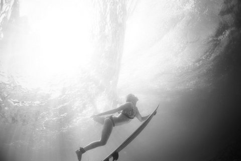 WOMEN WHO SURF - ROSY HODGE