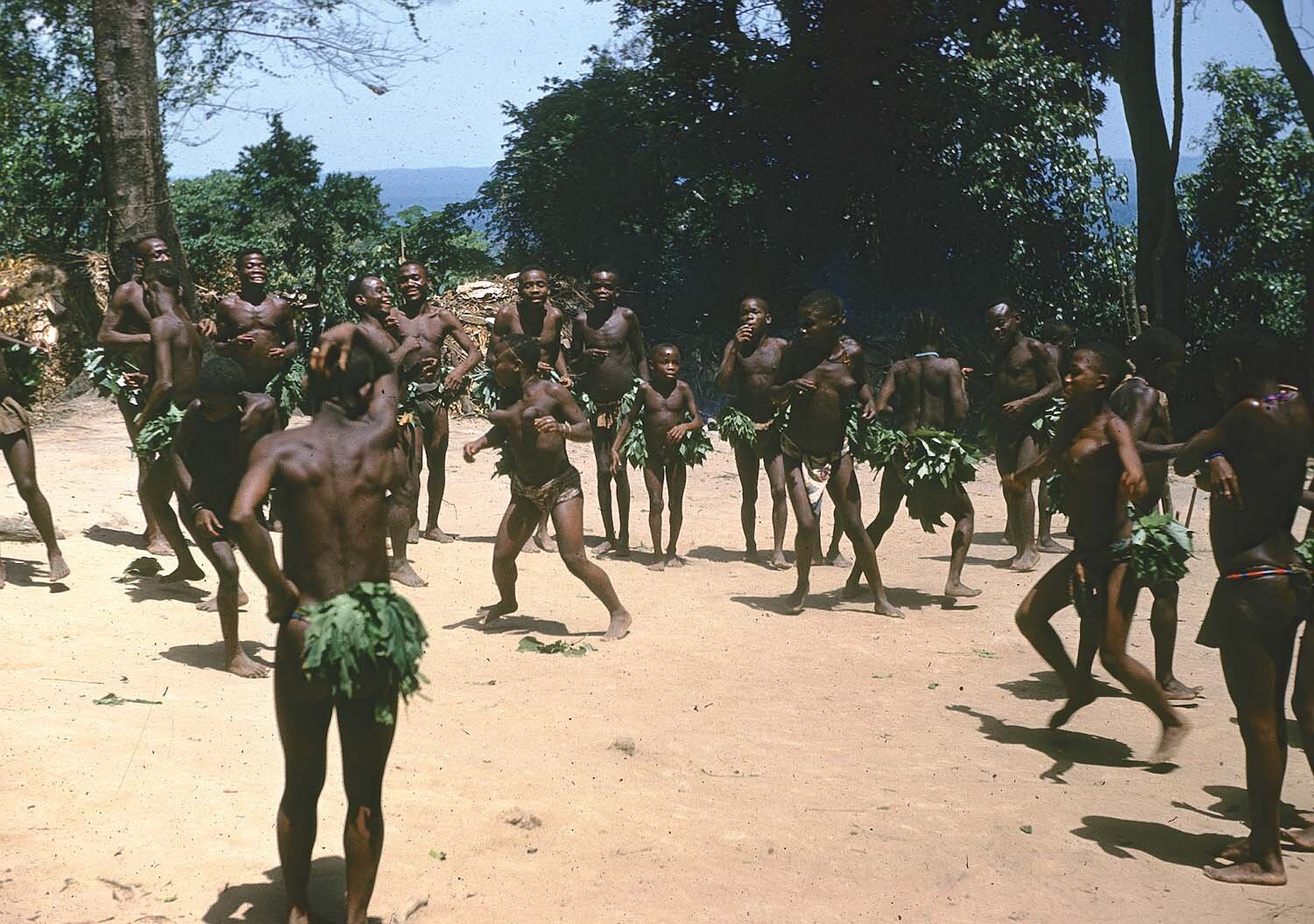 Metz 10 - 1959 - Africa girls dancing - Metz80 - 8 M.jpg