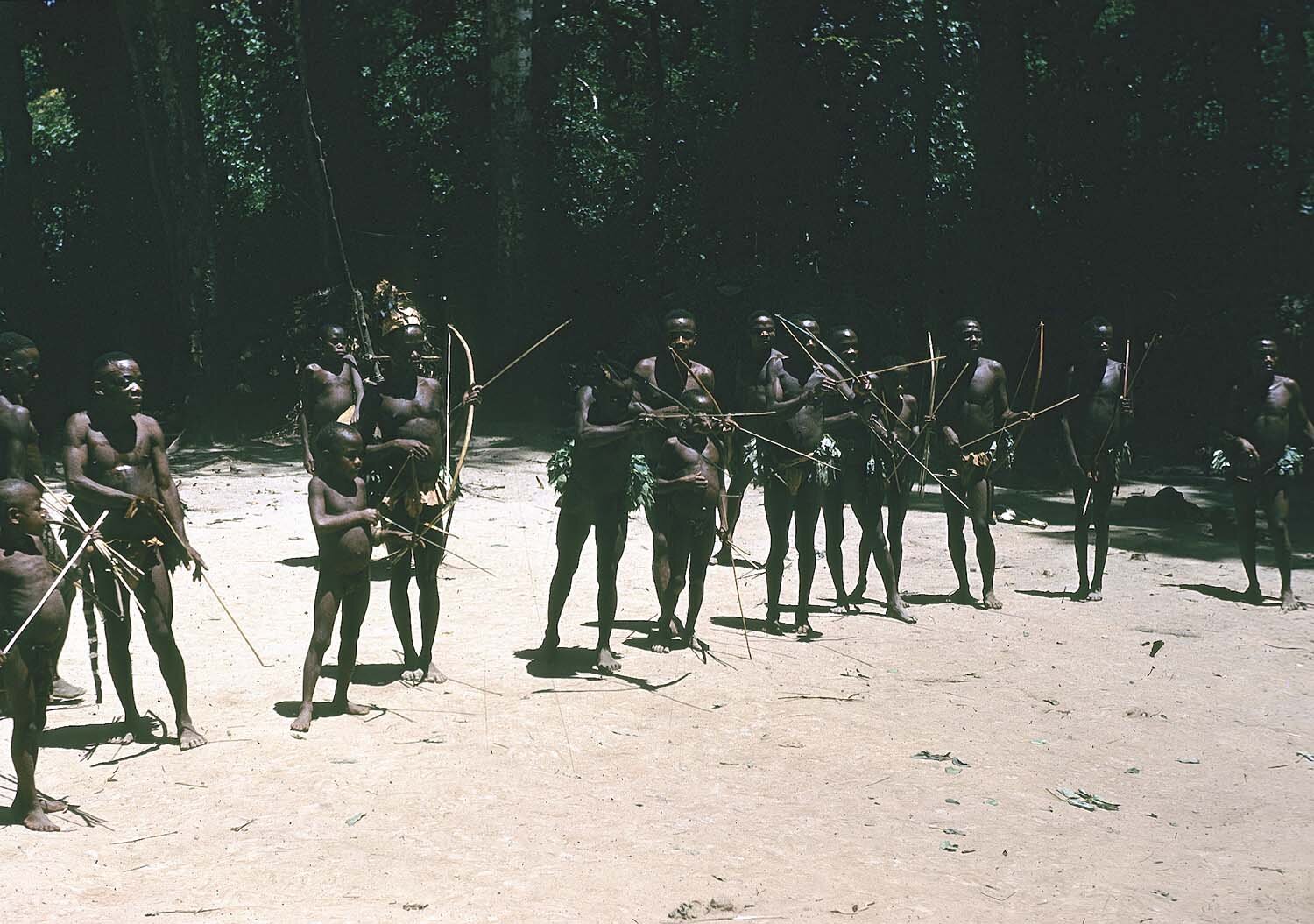 Metz 10 - 1959 - Africans with arrows - Metz82 - 8 M.jpg