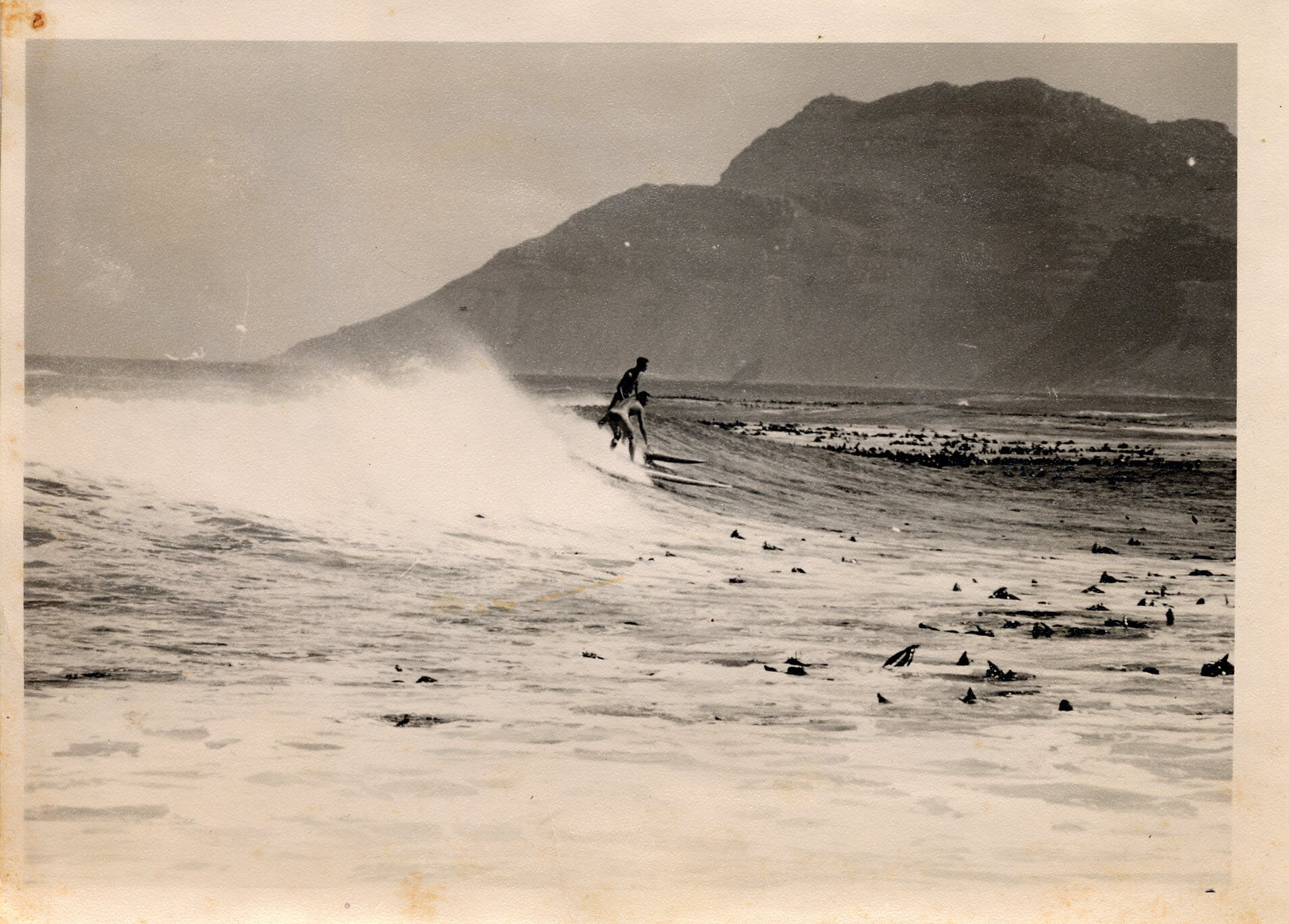 Metz 10 - 1960 - Dick, John Surfing Capetown 1959 - 406 K.jpg