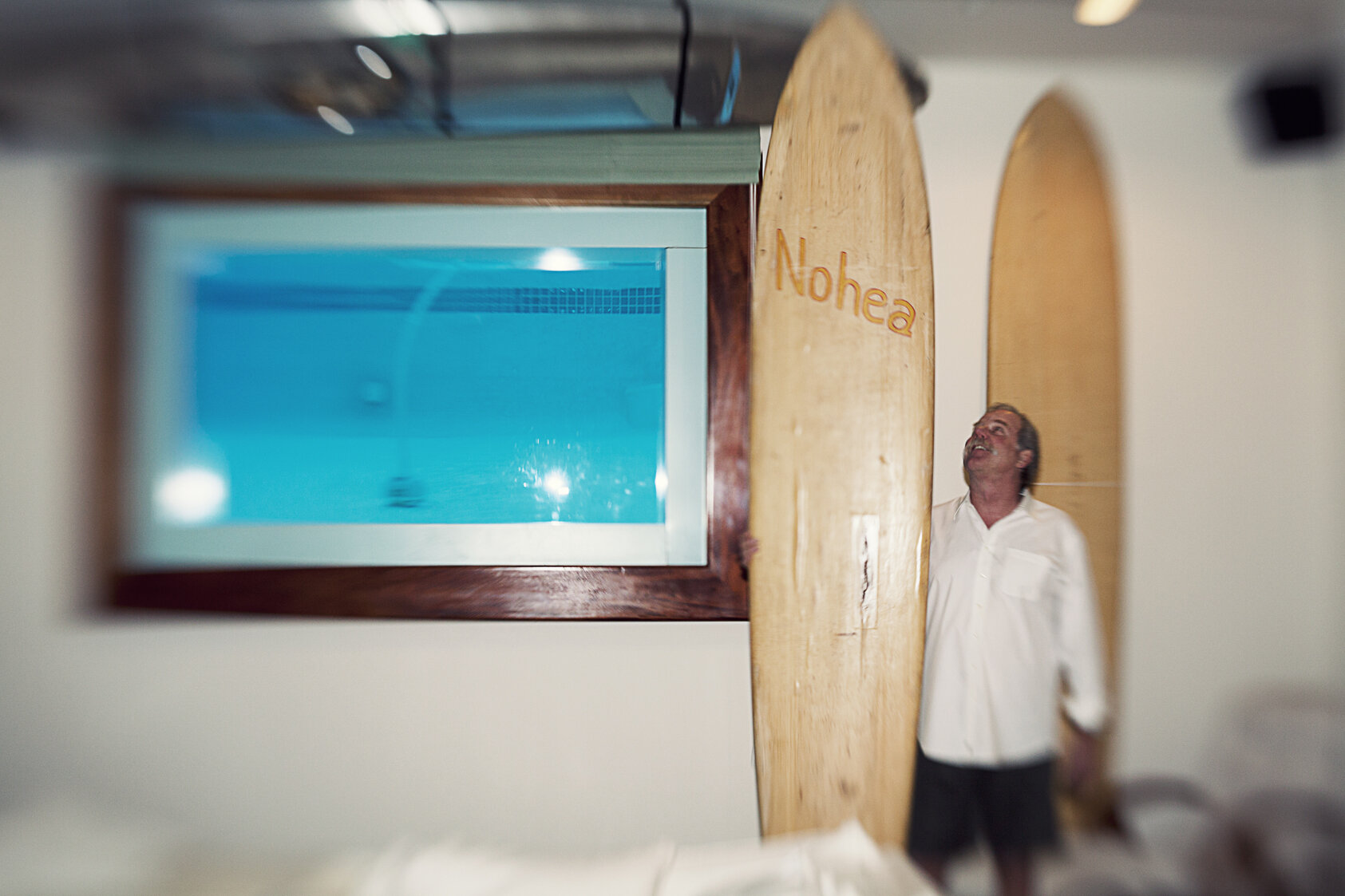  Griff Snyder RIP (19?? - 2018) Griff was one of the original surfboard and memorabilia collectors. This is  he with some of his collectible surfboards, in front of the window that looks into his swimming pool. Cool! 