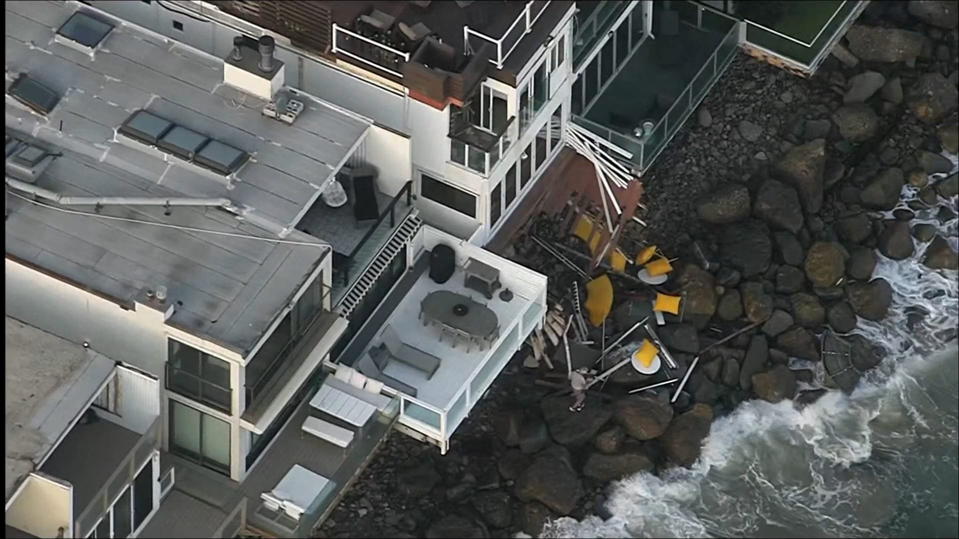 malibu-balcony-collapse.jpg