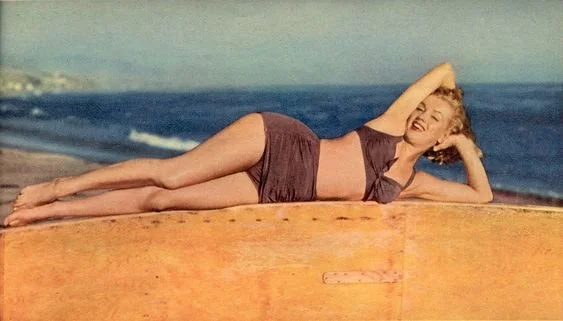 Shifren Montage 2 - Marilyn Monore - posing on kookbox - LAszlo Willinger.jpg