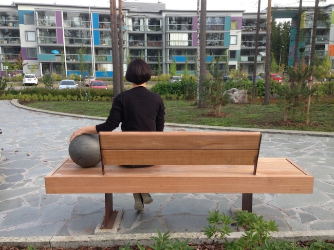 Hilda Kozári and her multisensory public sculpture, the Pixtari bench, in Leinelä Vantaa. Photo: Esa Vesmanen.