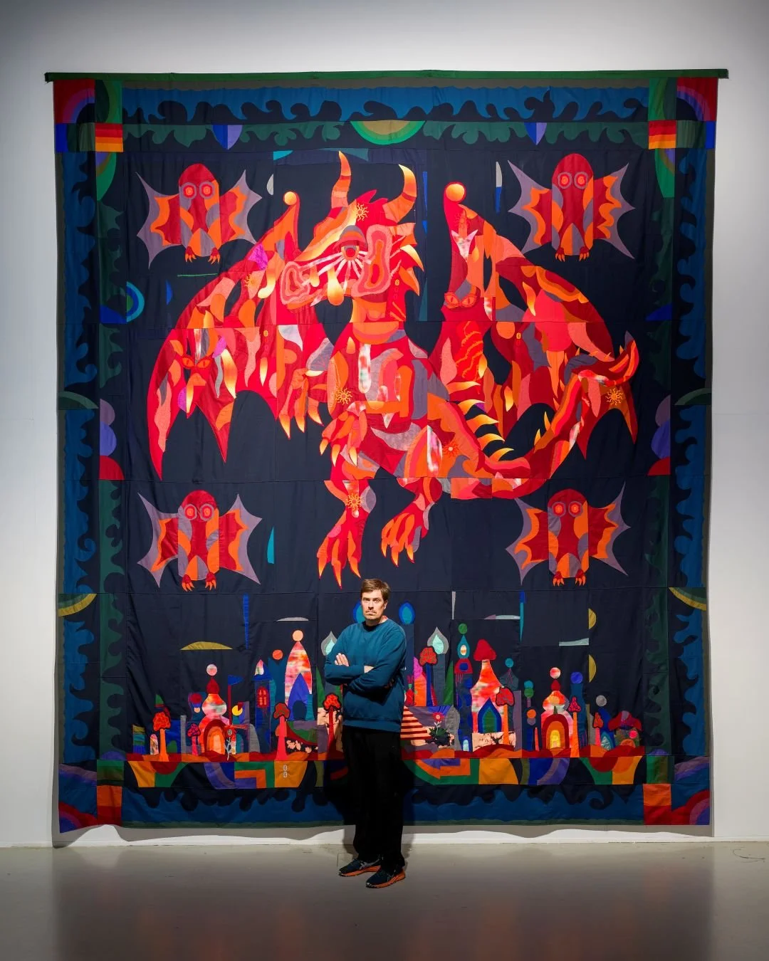 💫 Peilissä katoavat ajan varjot -näyttelyn toinen kuraattori on kuvataiteilija Timo Vaittinen. Artsin kanssa yhdessä toteutetun näyttelyn taustalla oli Timo Vaittisen havainto siitä, kuinka vahvasti fantasia kietoutui osaksi