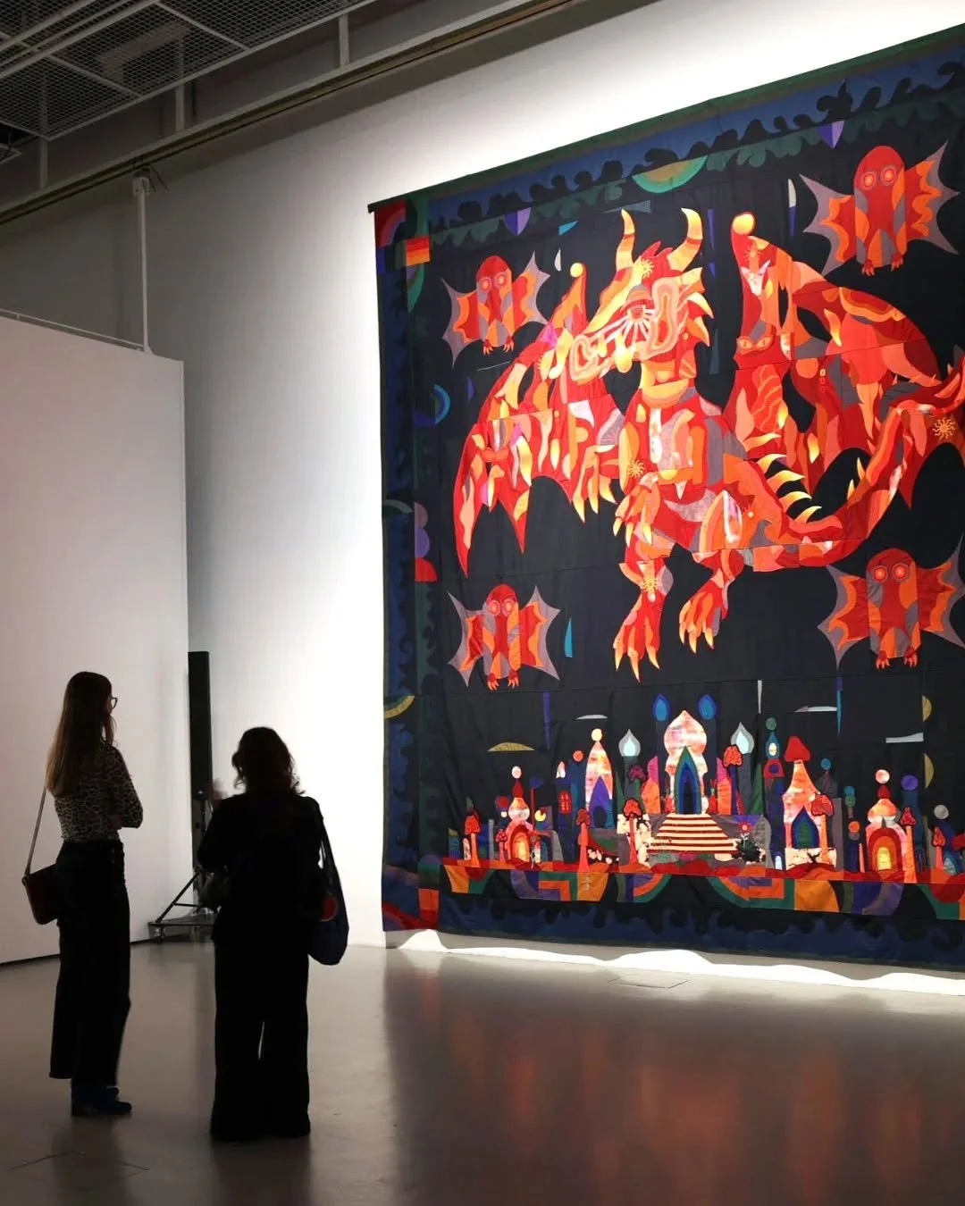 Artsissa tapahtuu joulukuussa! Tervetuloa heng&auml;ht&auml;m&auml;&auml;n taiteen &auml;&auml;relle Peiliss&auml; katoavat ajan varjot -n&auml;yttelyyn, jos joulukiireet meinaavat vied&auml; mukanaan. Artsiin on aina maksuton sis&auml;&auml;np&auml;