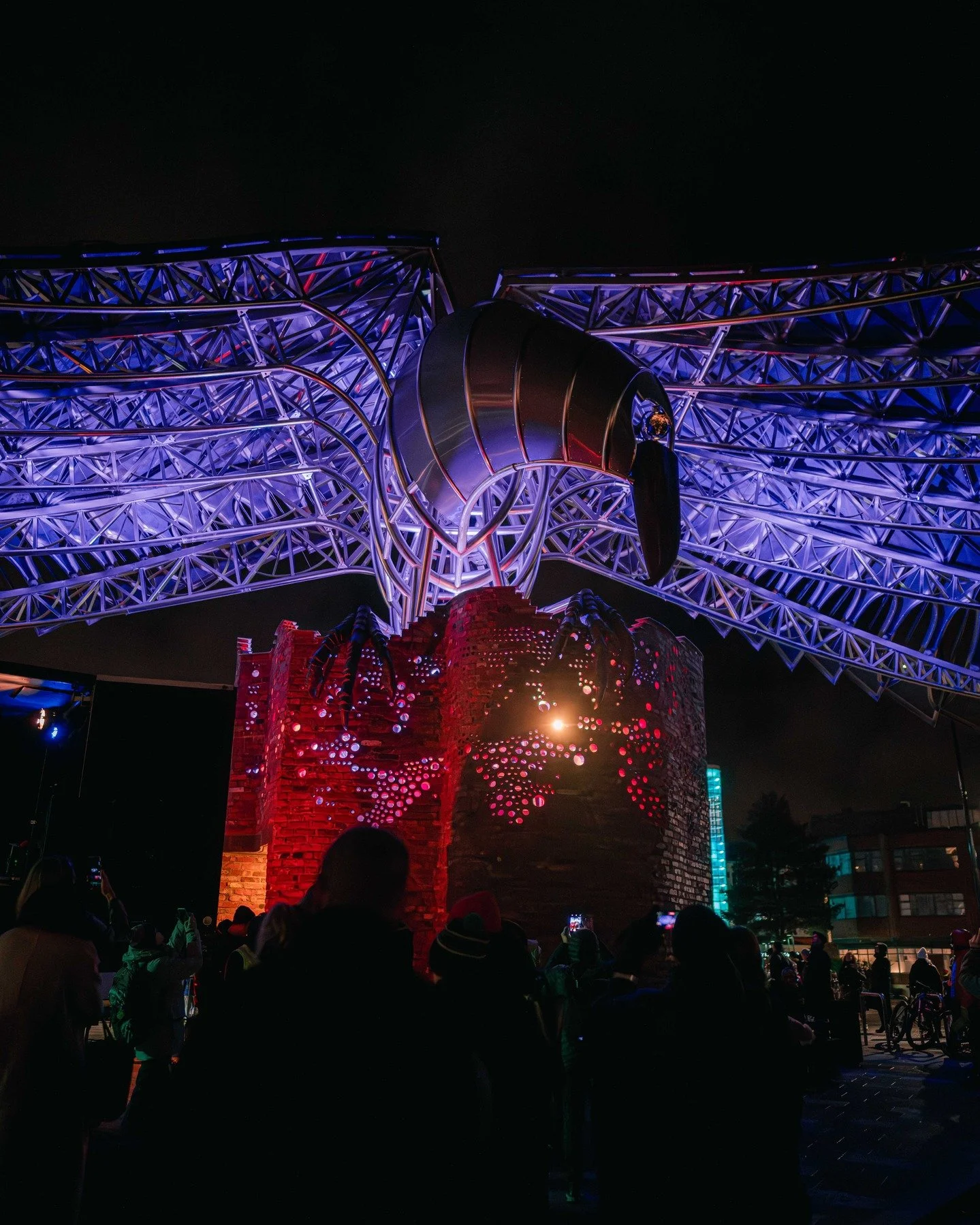 ✨Artsi toivottaa hyv&auml;&auml; ja rentouttavaa joulun- ja uudenvuoden aikaa! ✨

Myyrm&auml;ess&auml; Peiliss&auml; katoavat ajan varjot -n&auml;yttelyyn poikkeuksia aukioloajoissa joulun ja uuden vuoden aikana:

23.12. klo 16&ndash;18 kulku Paaluto