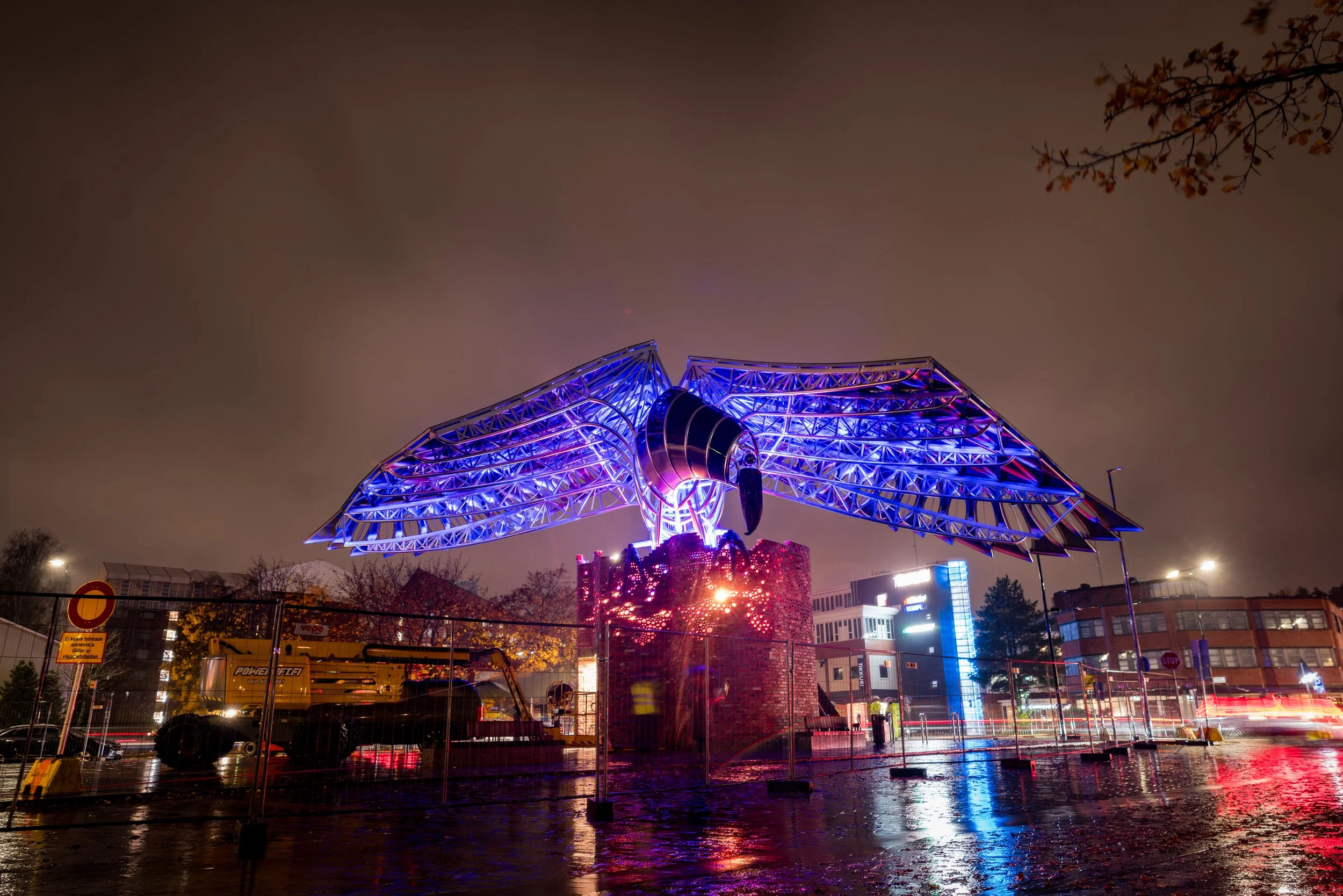 Teija ja Pekka Isorättyä: Korppi (2025, Tikkurila). Kuva: Rasmus Paavola.