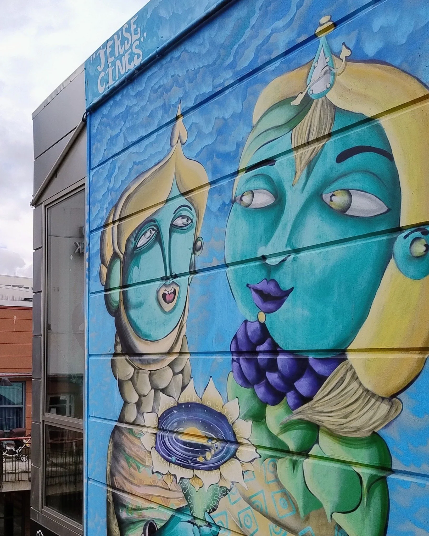 L&auml;hde mukaan tutustumaan Myyrm&auml;en v&auml;rikk&auml;&auml;seen katutaiteeseen maksuttomalla k&auml;velykierroksella torstaina 9.4. klo 17.00 alkaen! 

Kierros alkaa Myyrm&auml;kitalon aulasta Artsin sis&auml;&auml;nk&auml;ynnin edustalta ja 