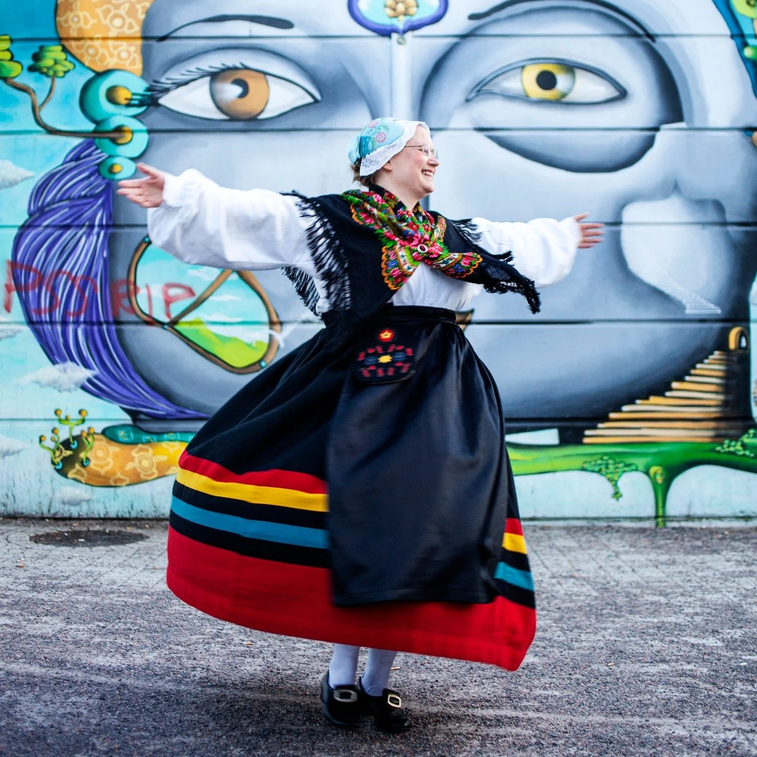 Artsin senioriaamup&auml;iv&auml; torstaina 21.5. klo 10.30-12.00:  Amanda Kauranne: Vantaa-&auml;&auml;niteos.

Kansanmuusikko ja musiikkitoimittaja Amanda Kauranne koostaa kahta &auml;&auml;nitaideteosta Vantaan kaupunginmuseon uuteen n&auml;yttely