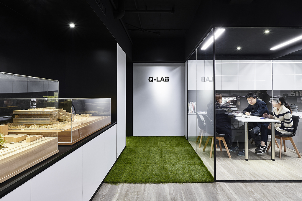 QLAB-Studio-DSC_2025@0,25x.jpg