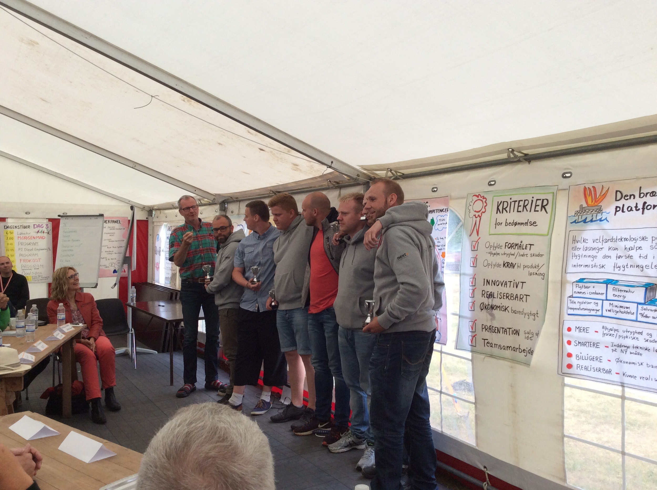  Gruppe 1 blev kåret som vinder af Innovation Camp 2016 med deres ISU unit.