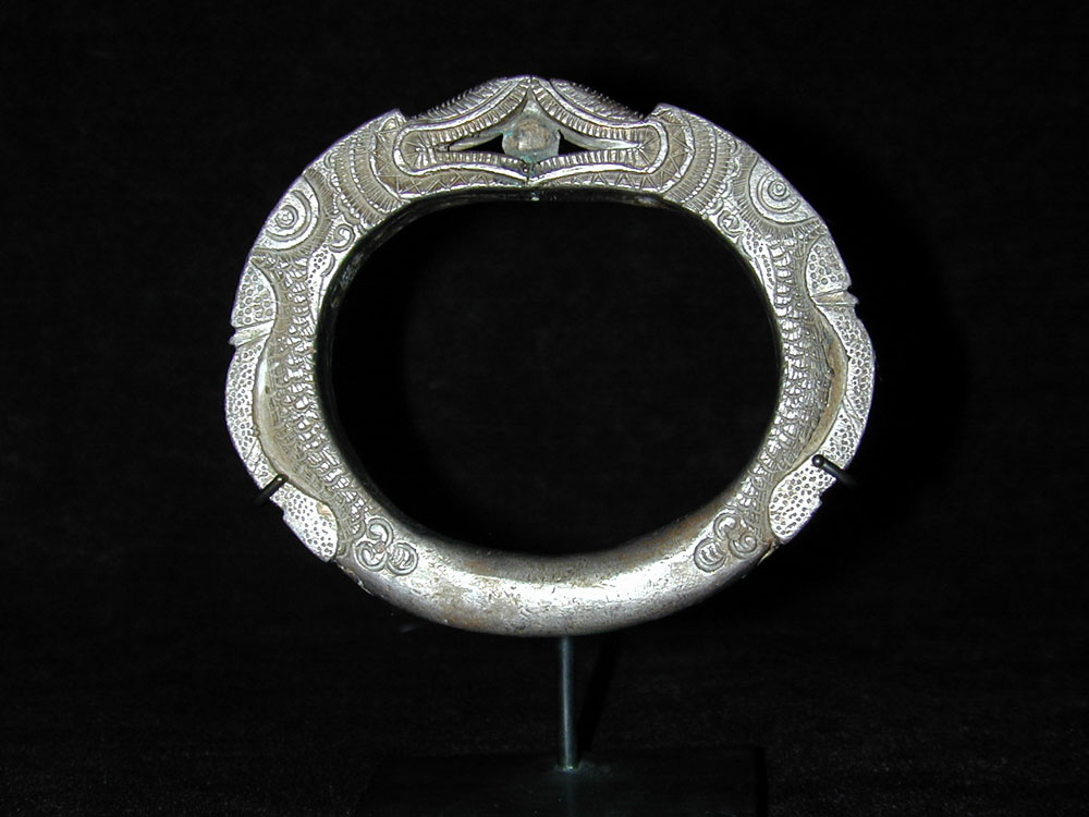 Hill Tribe silver bracelet, Golden Triangle or China, 19th century.