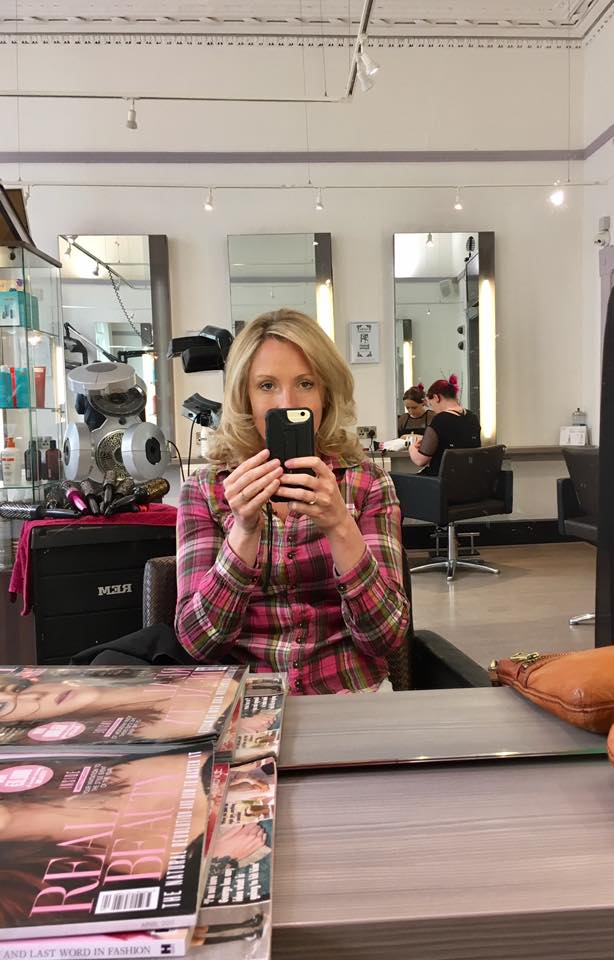 My hair feels beautiful and in great quality after having highlights by Natulique. 