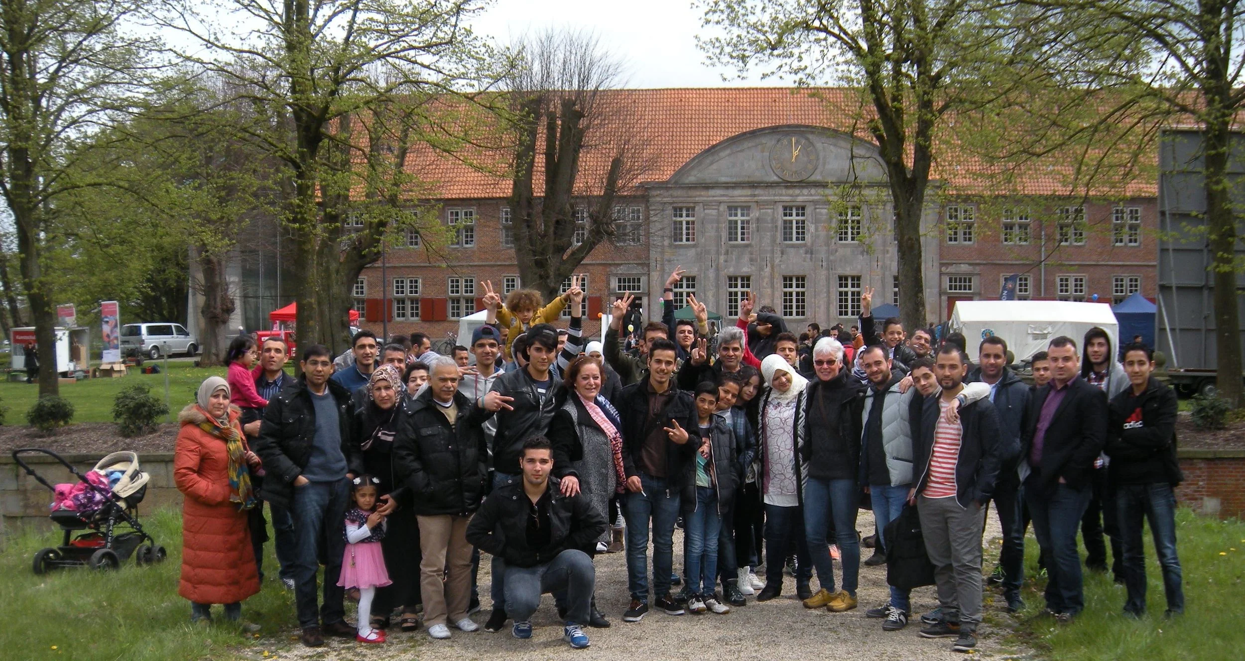 ein anderer Deutschkurs besucht das Fest "Karneval der Kulturen".