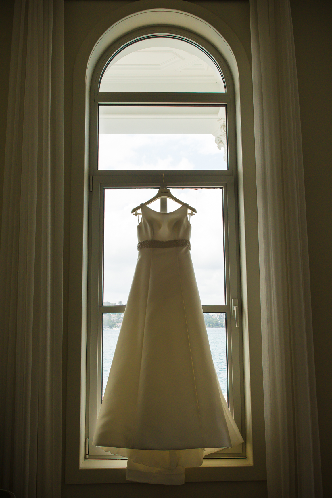 Bridal preparation photo session