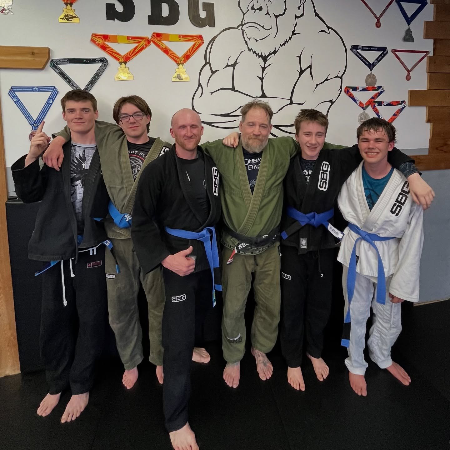 Last nights Ironman saw five new blue belts roll with a room of their peers for for 75+ mins. They all showed strong fundamentals and glimpses of their games to come. Four of them are active teens in our program who have been training with us for mor