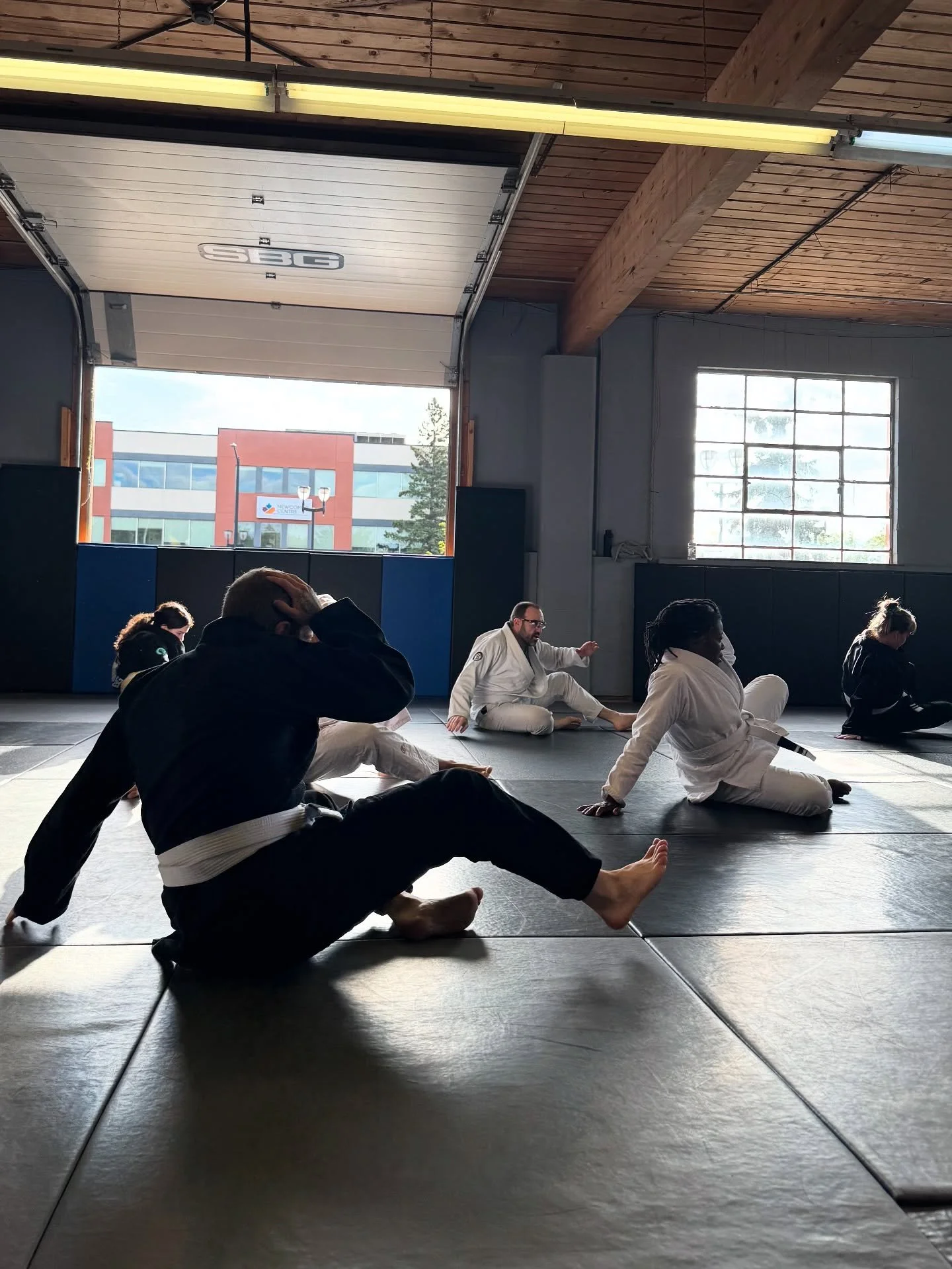 There are twelve basic movements in jiujitsu. Do you know what they are&hellip;? Drop them in the comments for a virtual high five 🖐️ #warmups #fundamentals #bjj #grapplinglife #movement