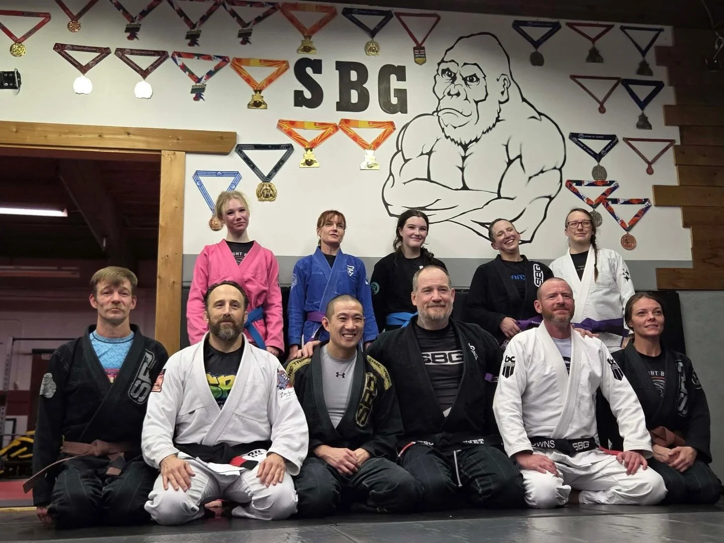 Congratulations to coach @katywinget for doing her 🤎Ironman along with @karlyecrush @corina_vicious and @michelle.adventures 💜💜💜who received there purple belts. @xerxd_5 and @maksblonde who received their blue belts 🙌💙💙 Also a big congratulati