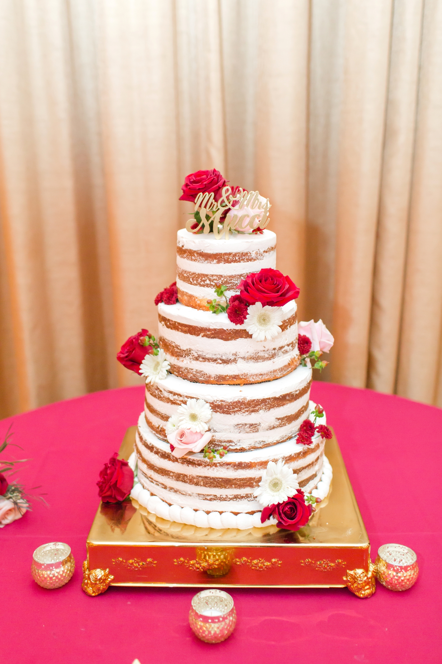  This naked cake created by   Blue Dolfin Sweets   is amazing!&nbsp; 