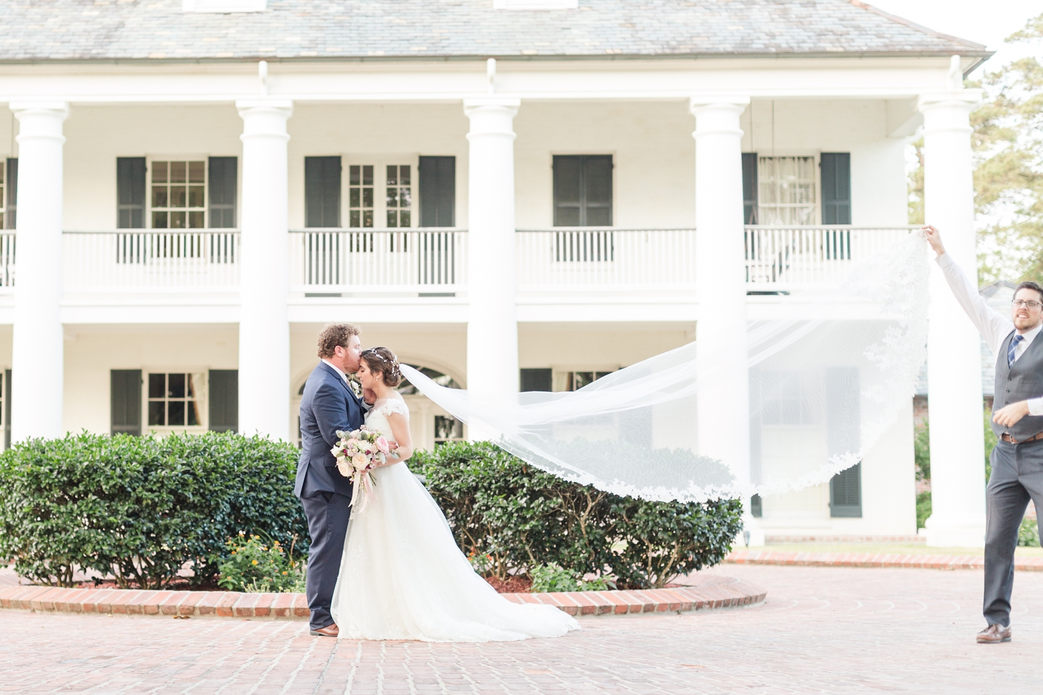  The classy veil throw. Love these gorgeous buildings in Louisiana! 