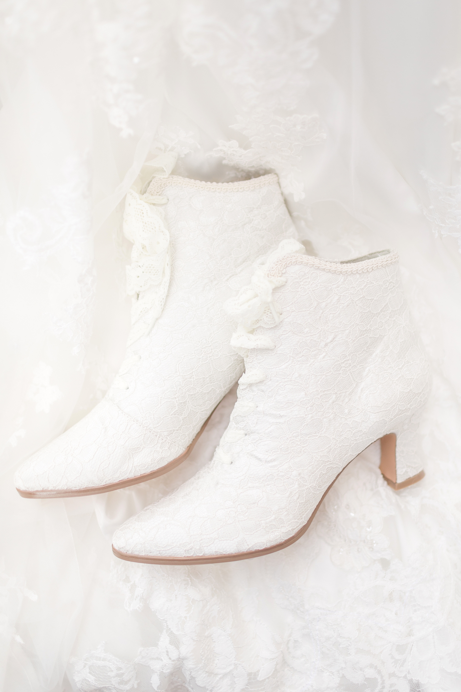  Such cute wedding shoes for a rustic wedding! 