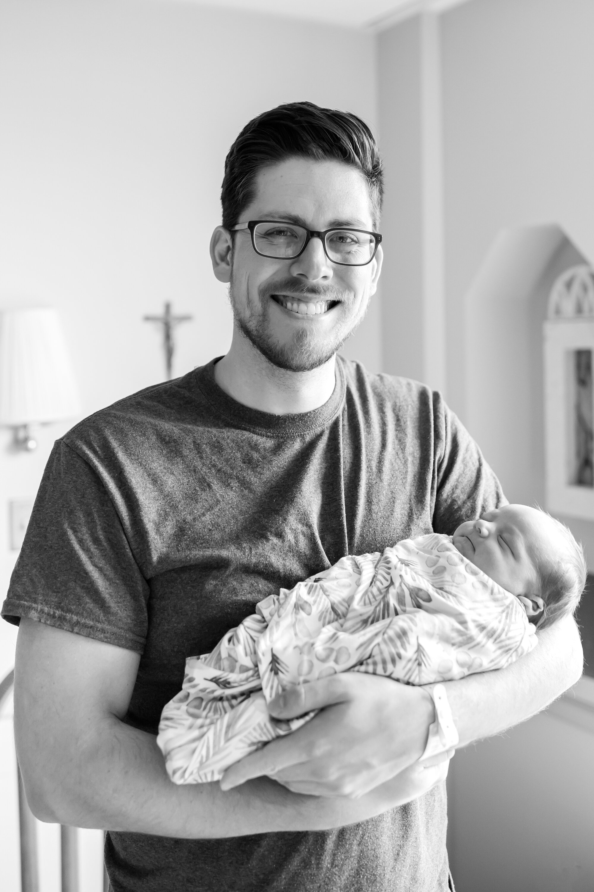 Grayson Newborn Hospital-28_Maryland-newborn-photographer-anna-grace-photography.jpg