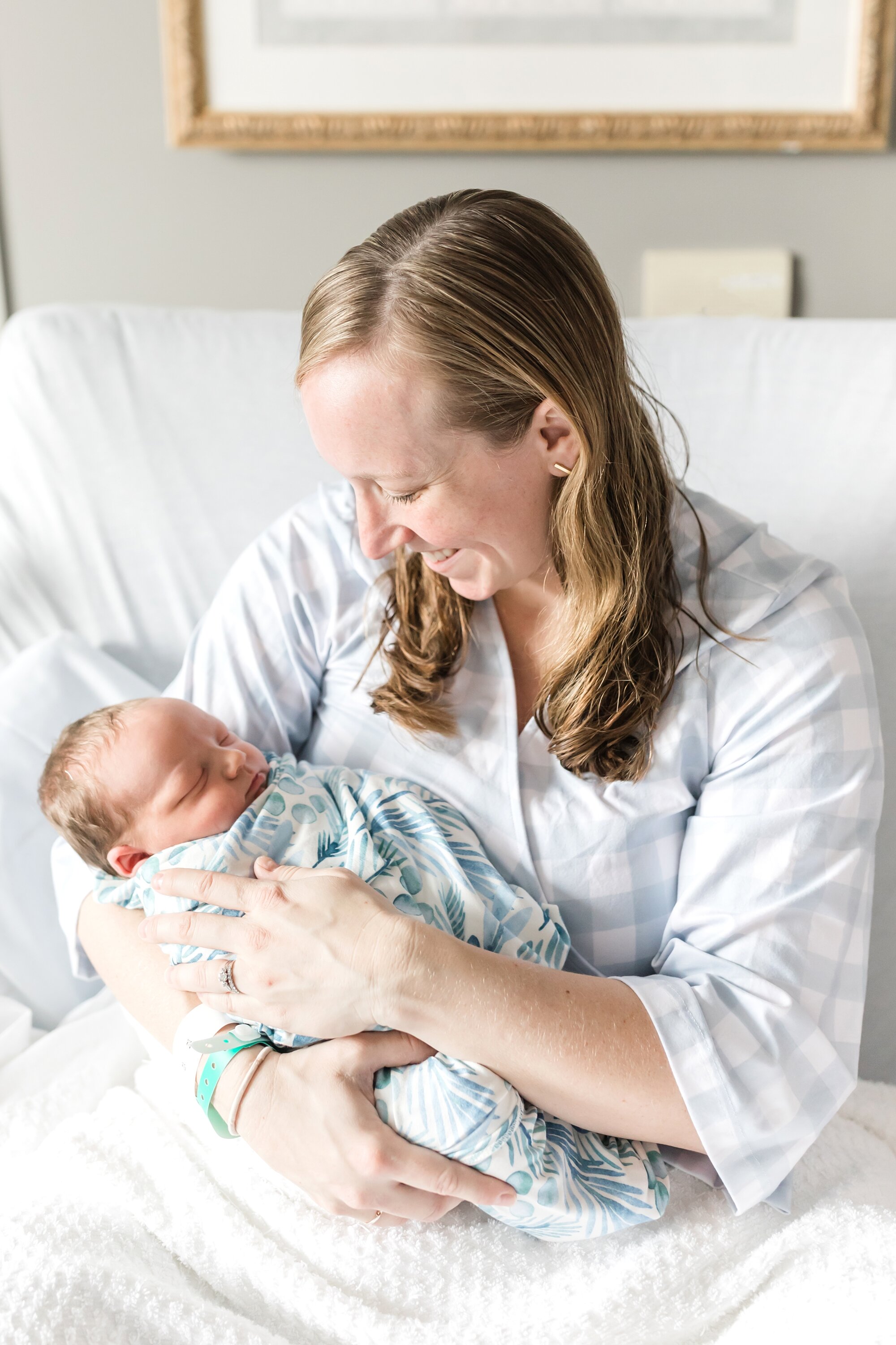 Grayson Newborn Hospital-32_Maryland-newborn-photographer-anna-grace-photography.jpg