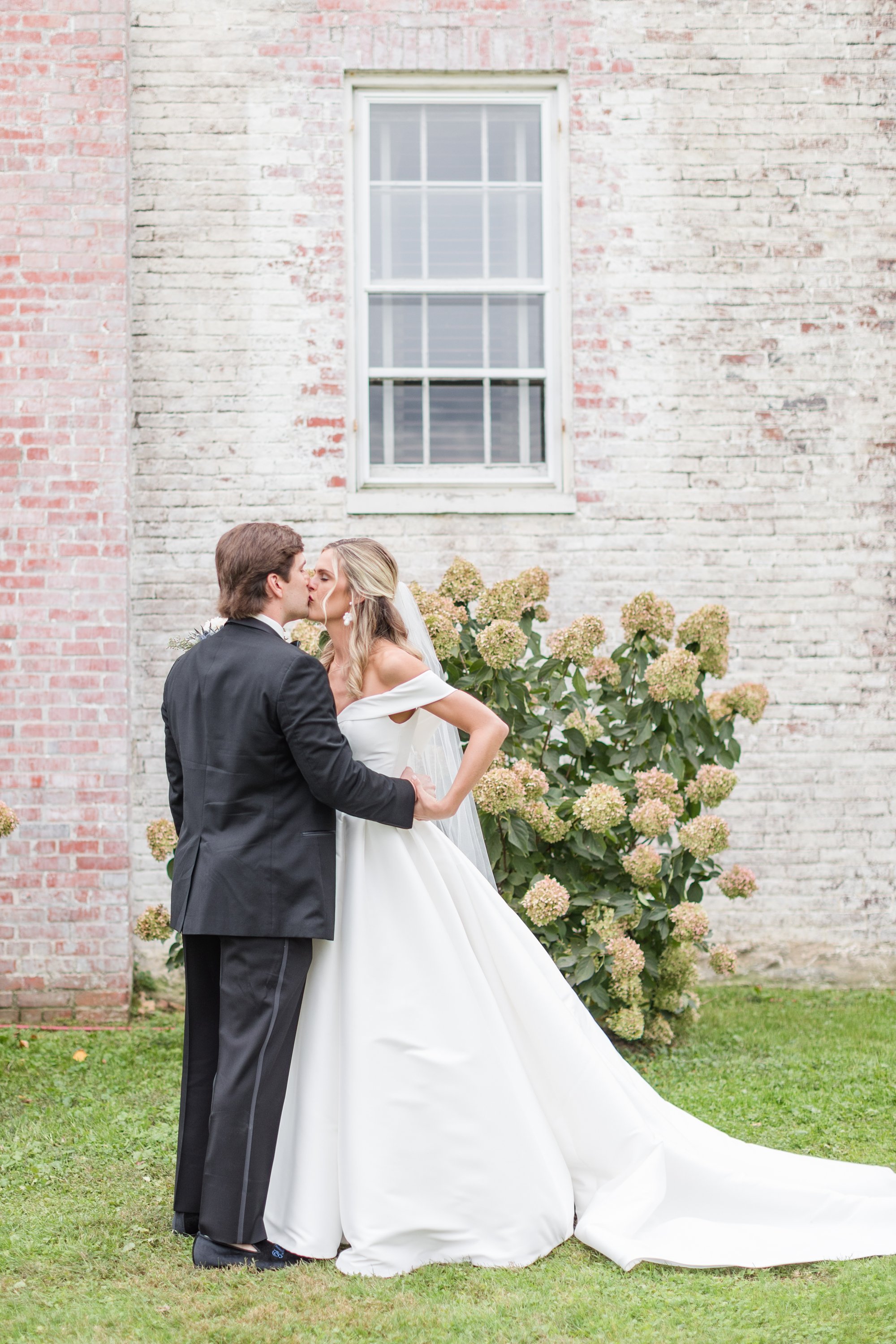 Whitman Wedding Highlights-73_Maryland-Farm-wedding-photographer-anna-grace-photography.jpg