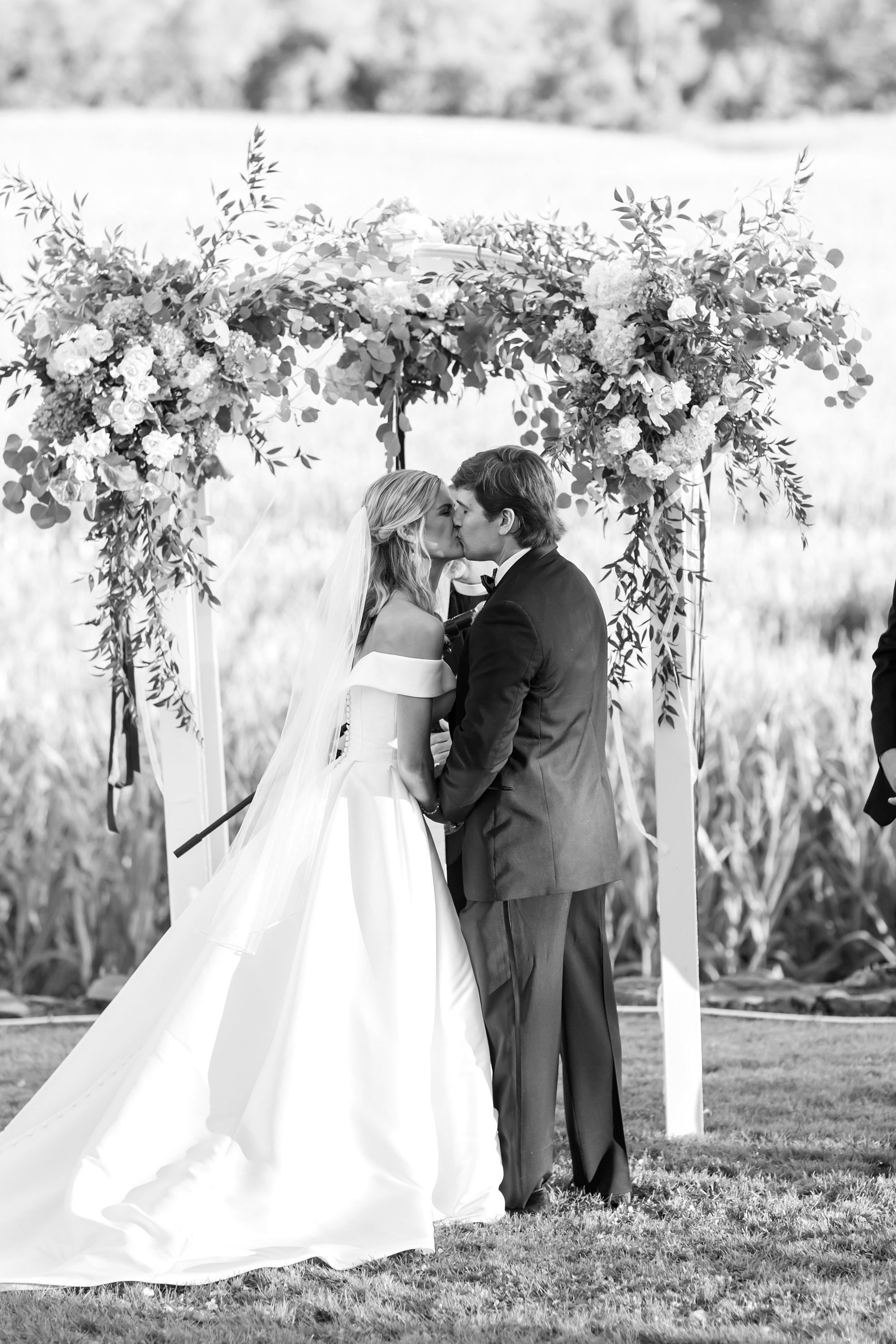Whitman Wedding Highlights-220_Maryland-Farm-wedding-photographer-anna-grace-photography.jpg
