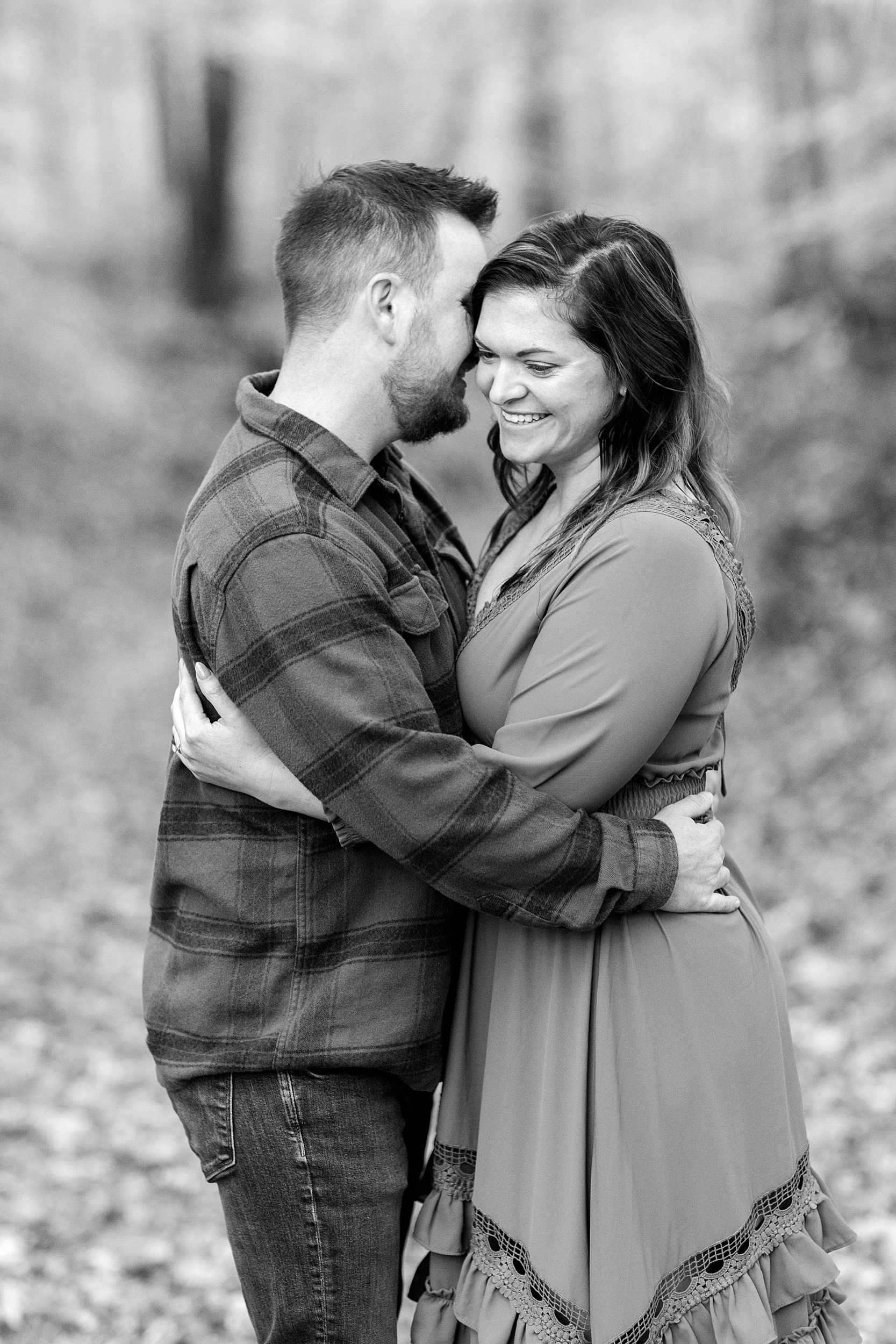 Caitlin & Travis Engagement-70_fall-engagement-annagracephotography-maryland-photographer.jpg