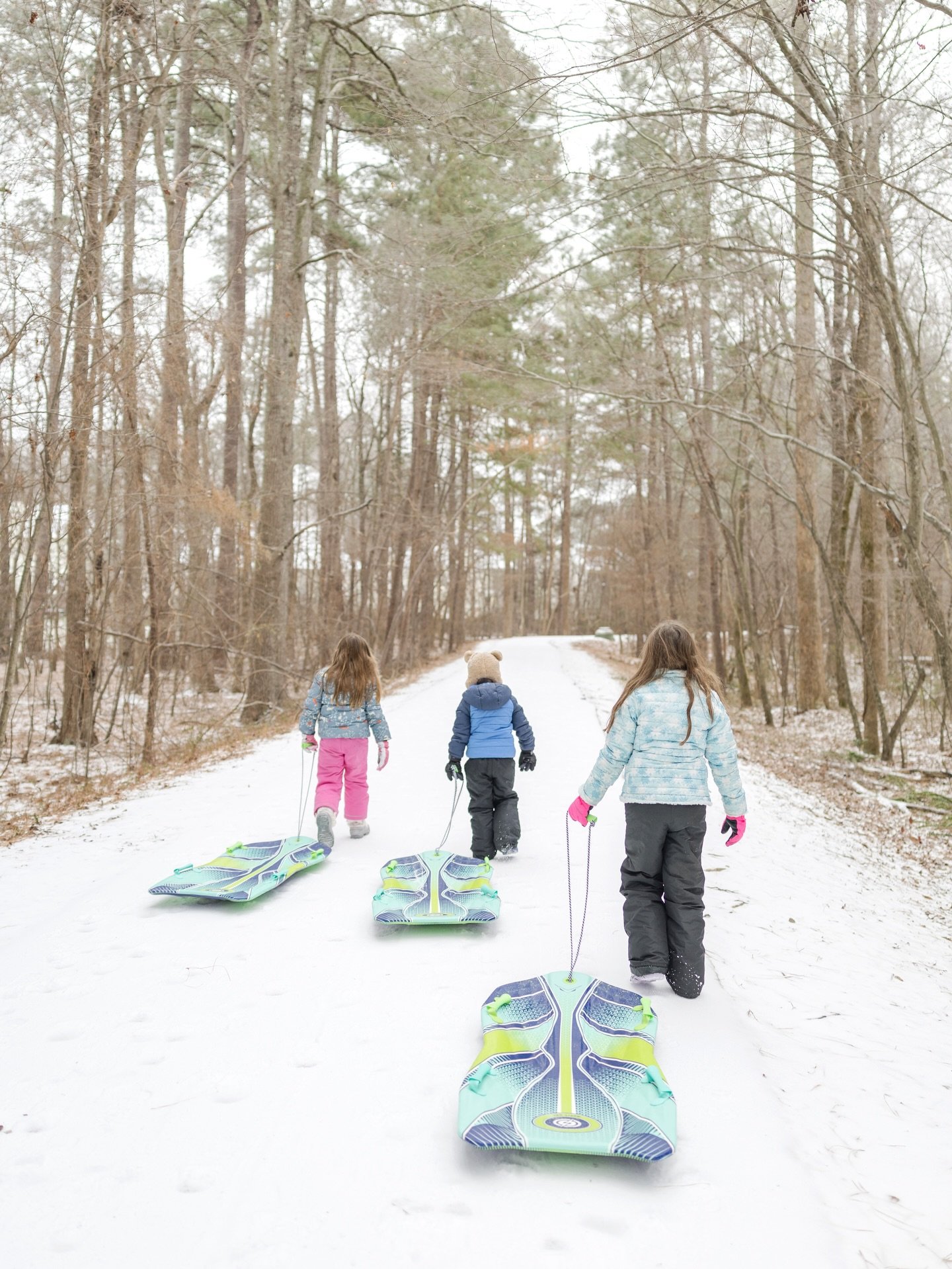 I hope that when our kids look back on snow days, these are the moments + emotions they remember:

Joy
Wonder
Adventure
Unhurried
Present
Together
Loved

🤍❄️🩵