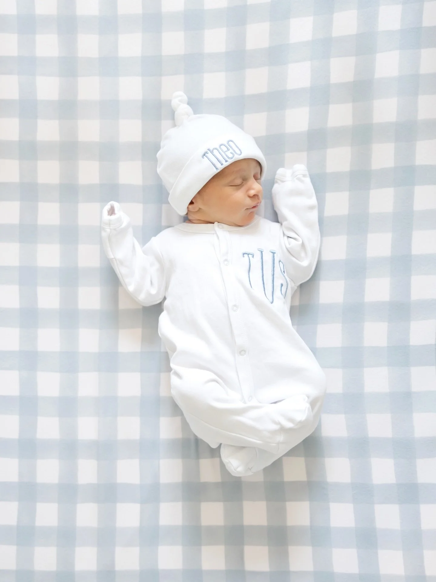 I see the light in you.

Welcome to the world sweet Theo. These two boys are already so cute together! I loved capturing this precious family 💙

Also, enjoy an outtake from their energetic pup jumping around in the last few photos!
