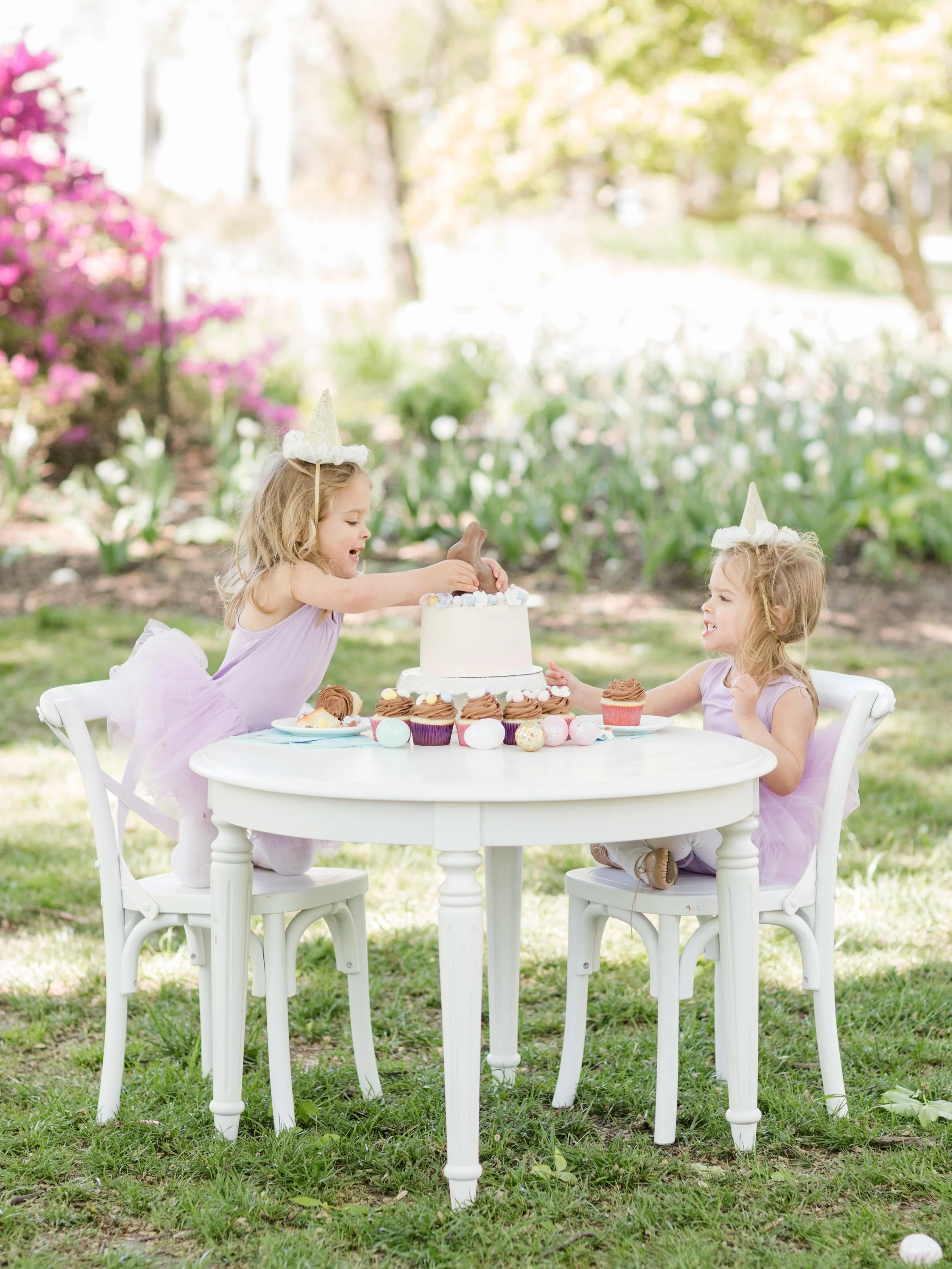 These adorable twin girls are TEN! What a precious gift to photograph them year after year. I love your girls @adaughtry828 💕